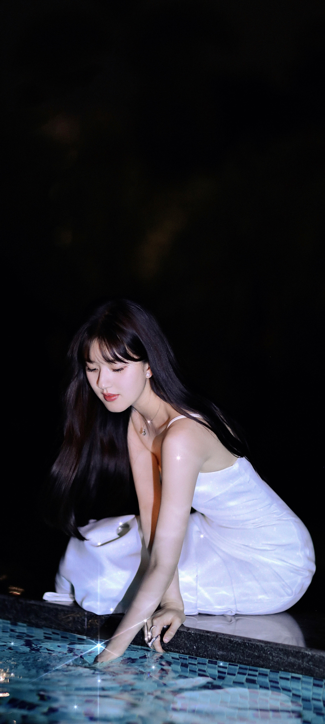 赵露思 晚上 白色裙子 唯美 好看 高清手机壁纸