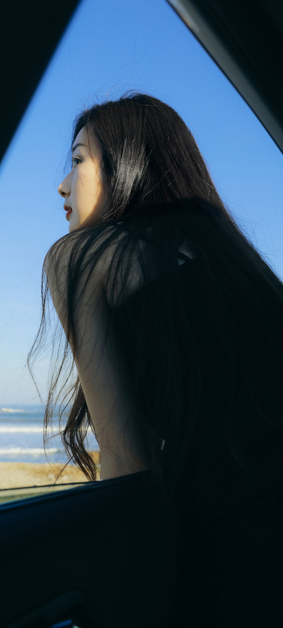 长发侧脸美女超清全屏高清手机壁纸