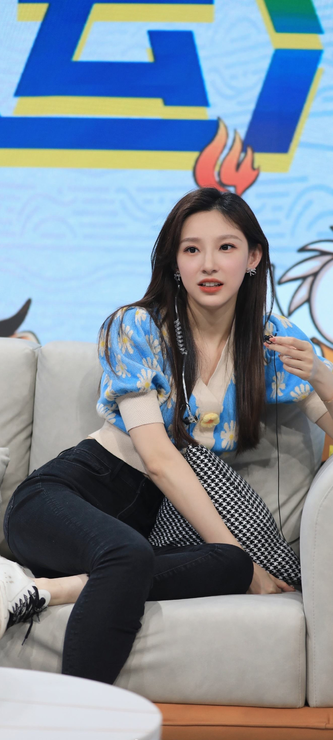 马凡舒 沙发 美女高清手机壁纸桌面