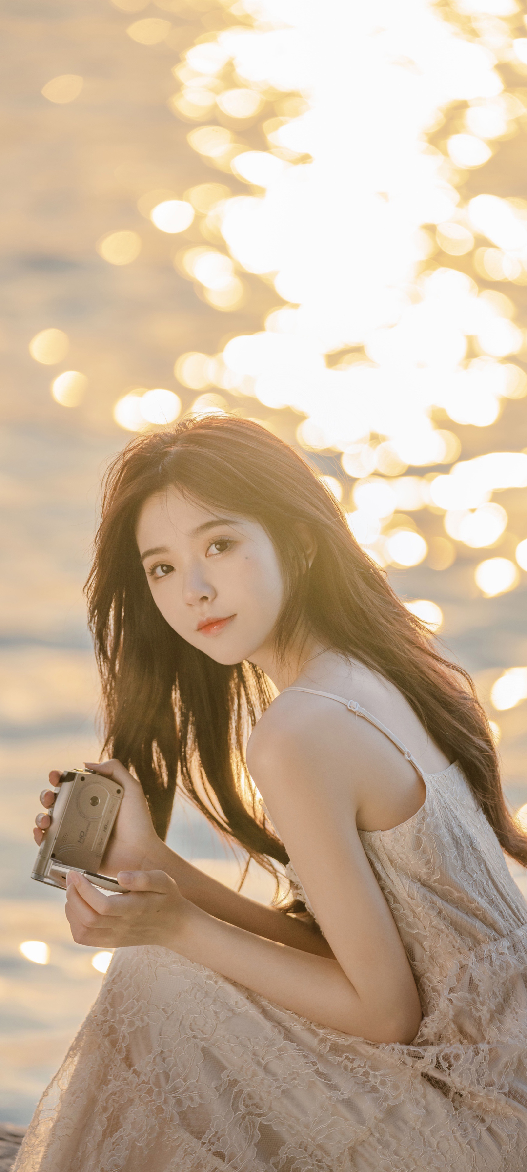 湖光闪闪 可爱美女 彭十六高清全屏高清手机壁纸