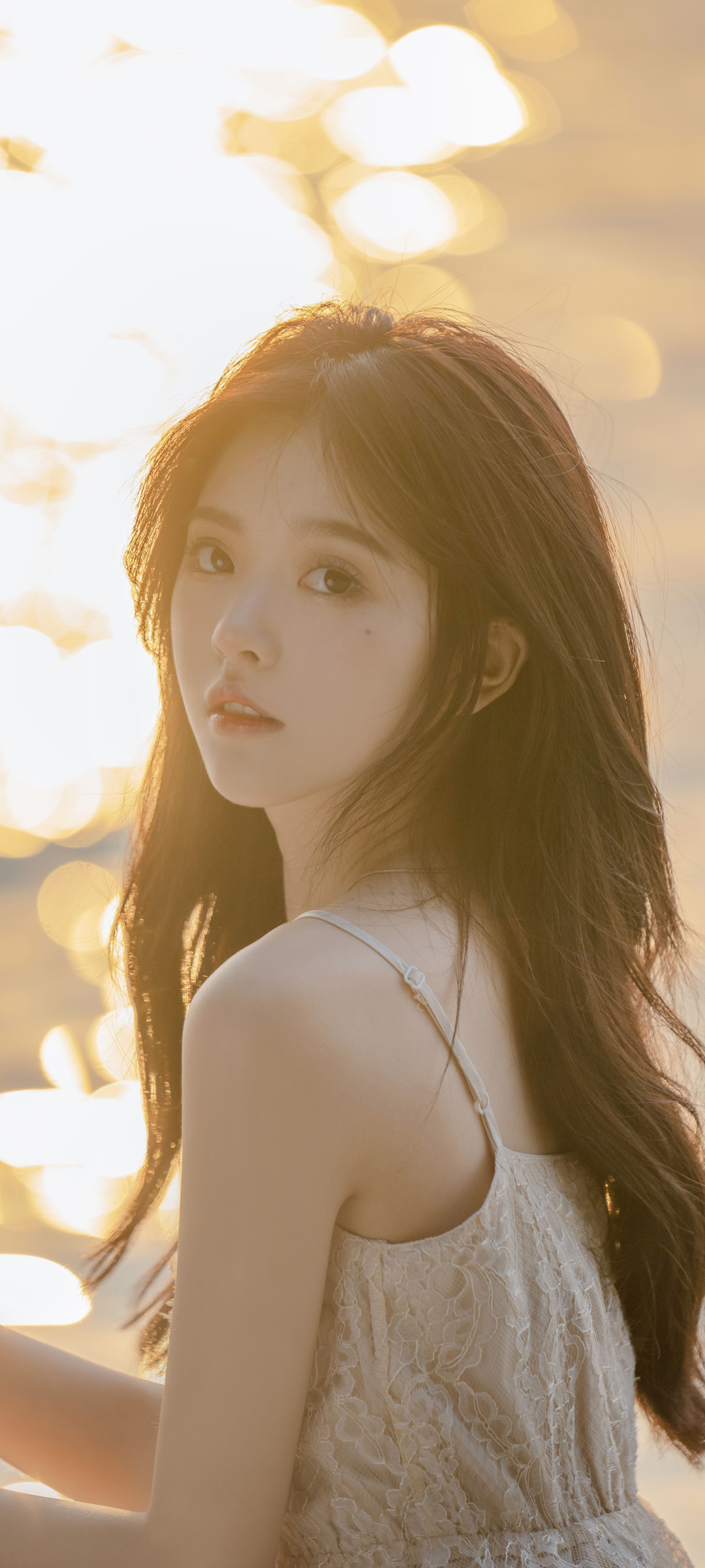 彭十六 小可爱美女回眸全屏高清手机壁纸