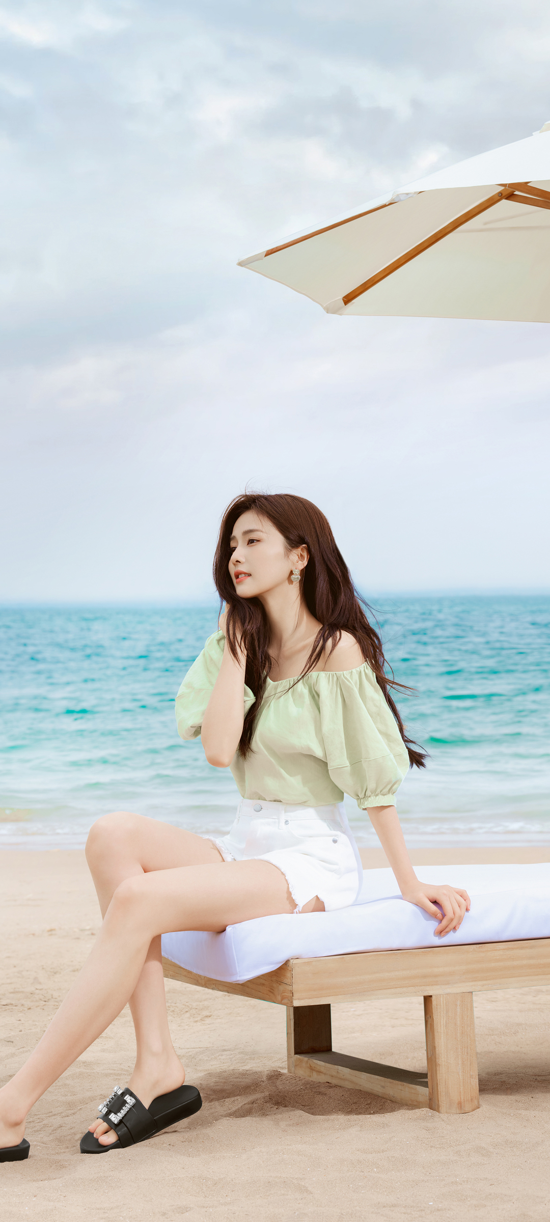 海边美女白鹿 全屏高清手机壁纸