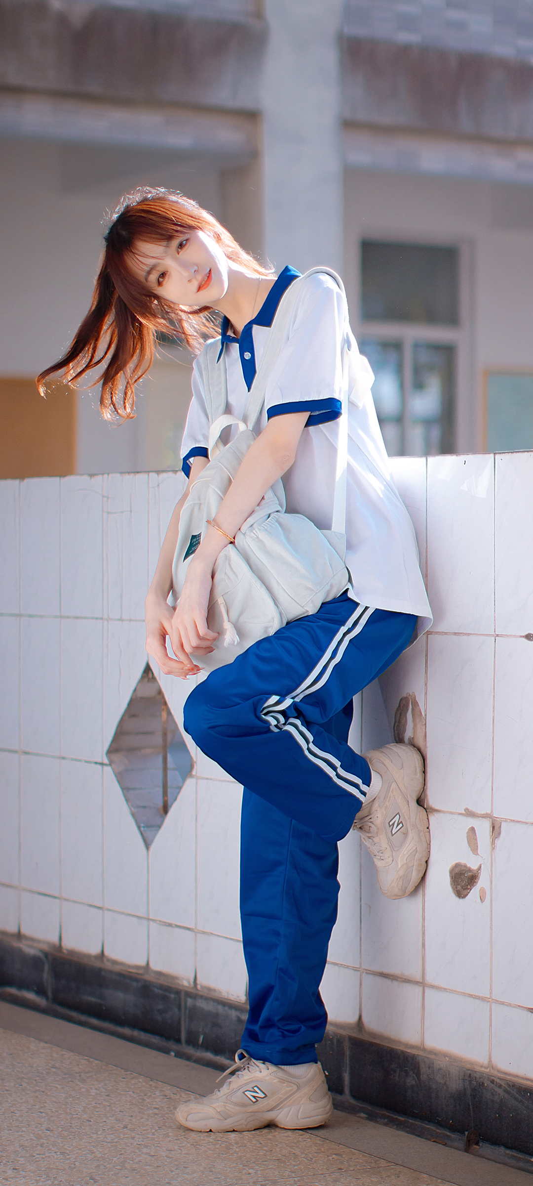 校服可爱美女高清手机壁纸
