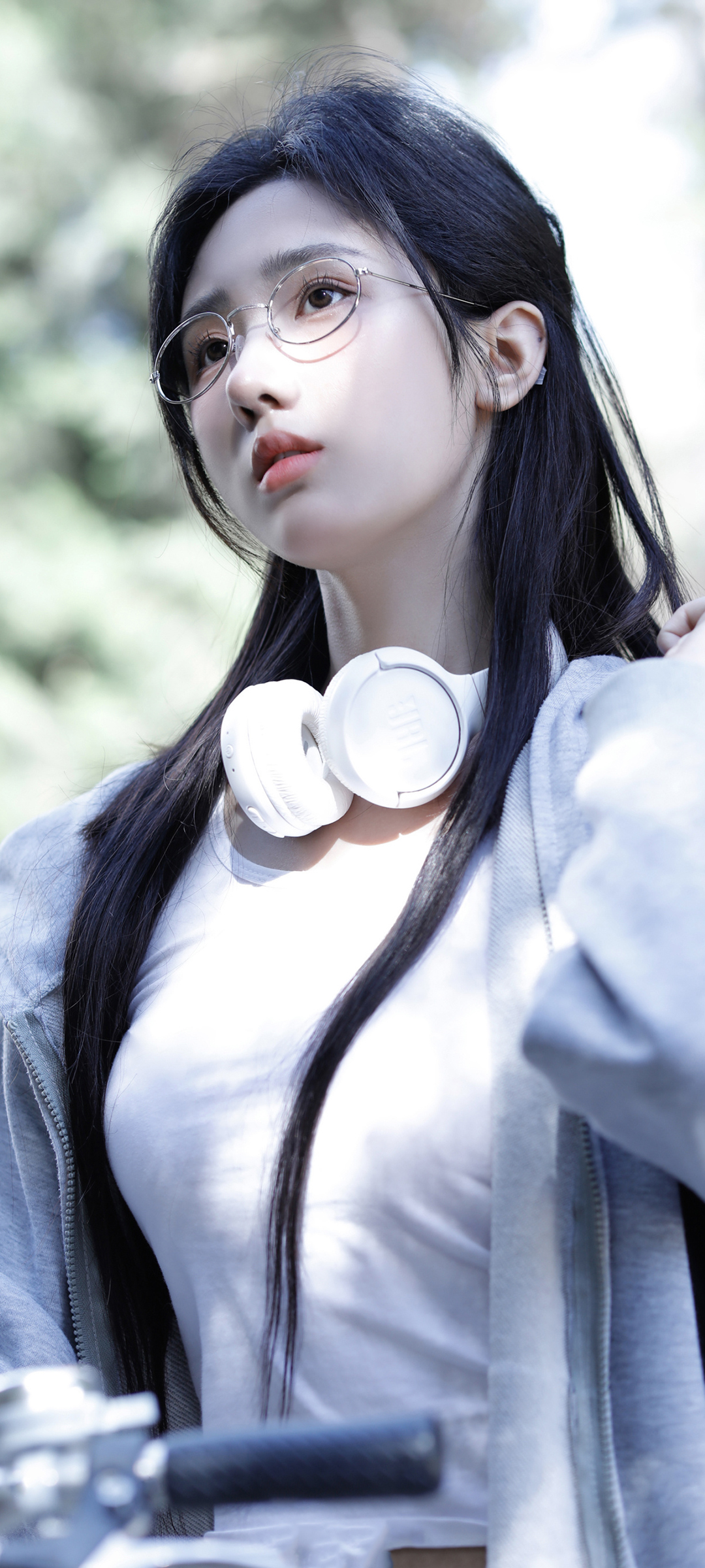夏天 美女眼镜 耳麦 全屏高清手机壁纸