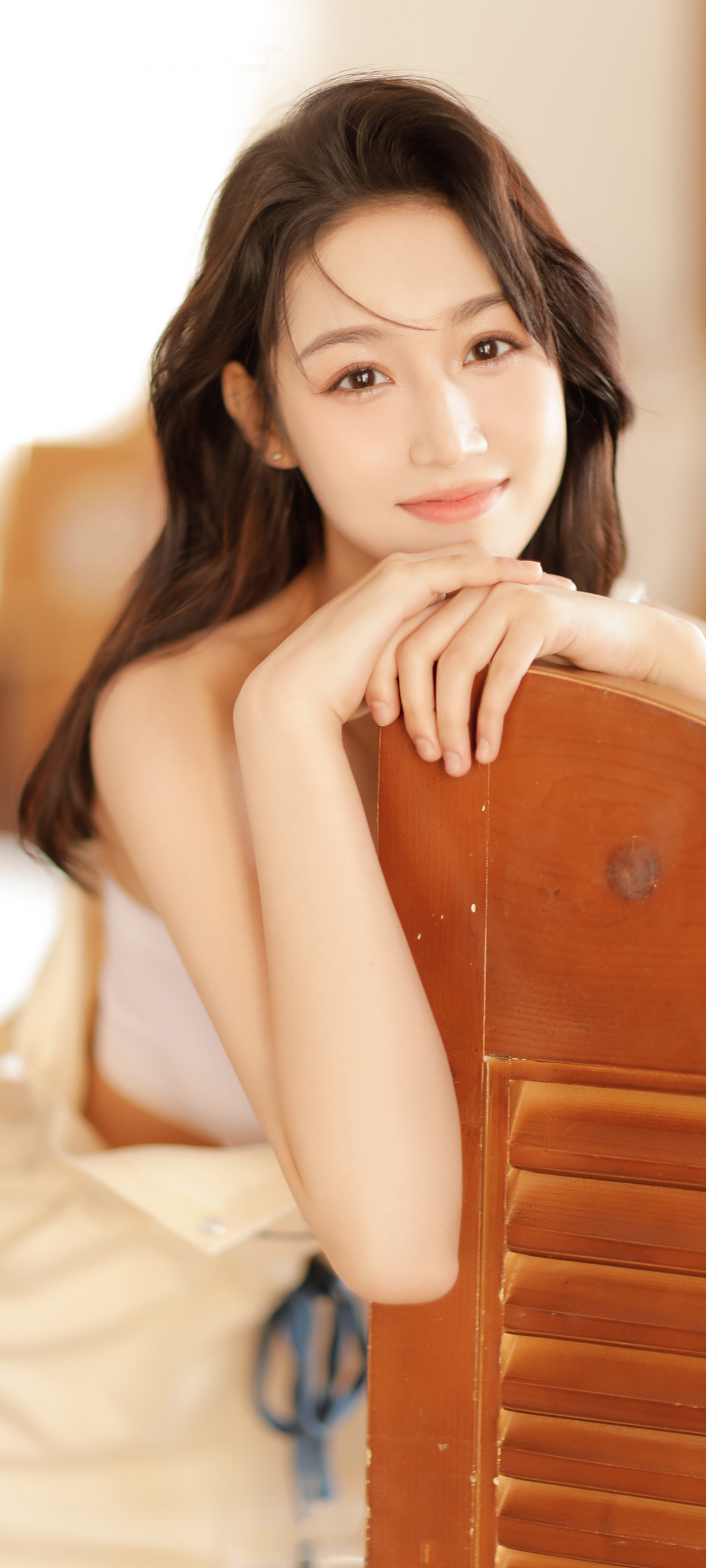 居家温馨笑容甜美美女精选高清手机壁纸