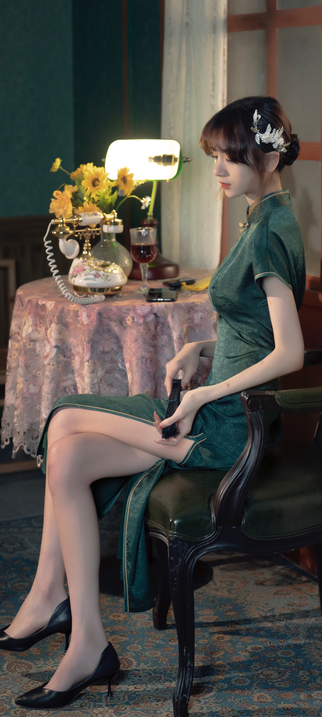 绿色旗袍美女藤原由纪高清手机壁纸