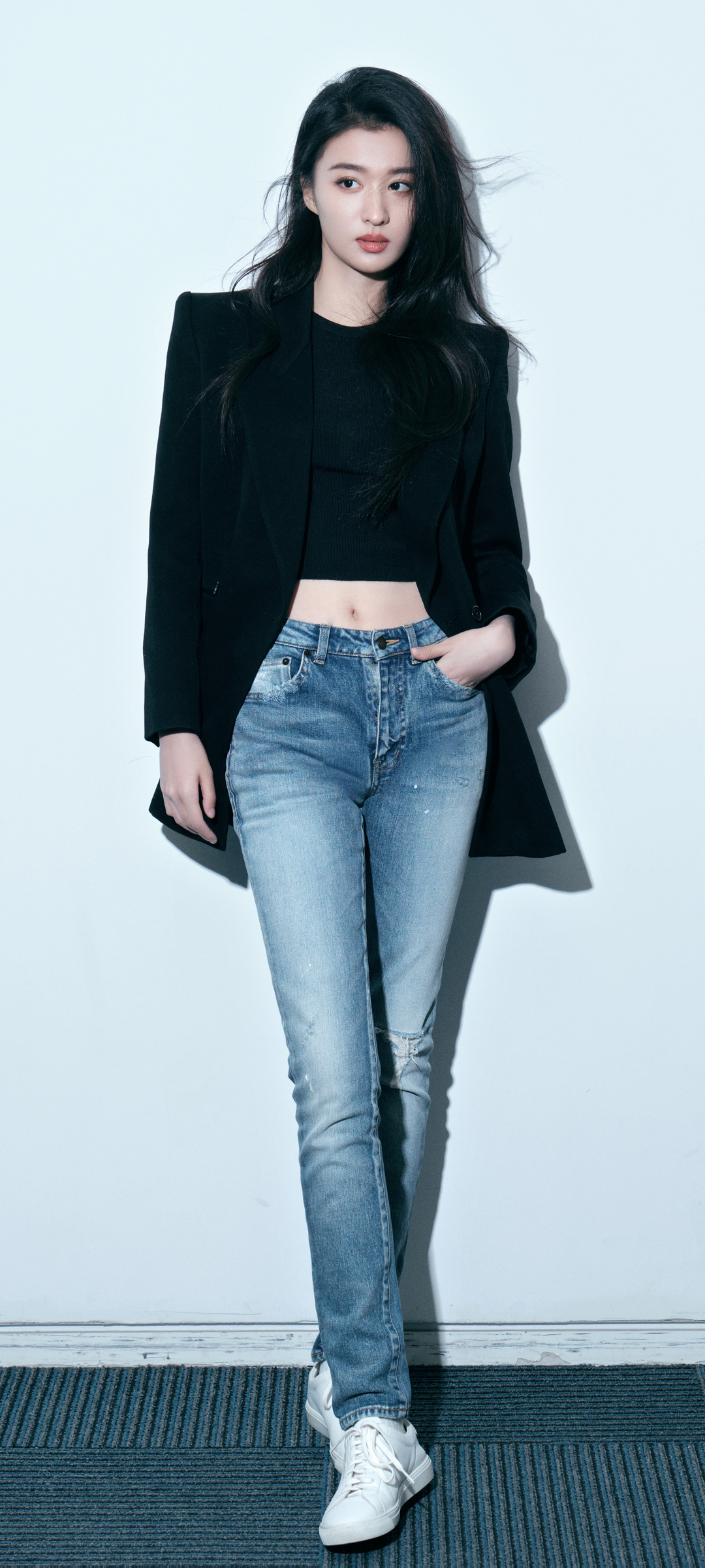 王楚然 牛仔裤 美女高清手机壁纸