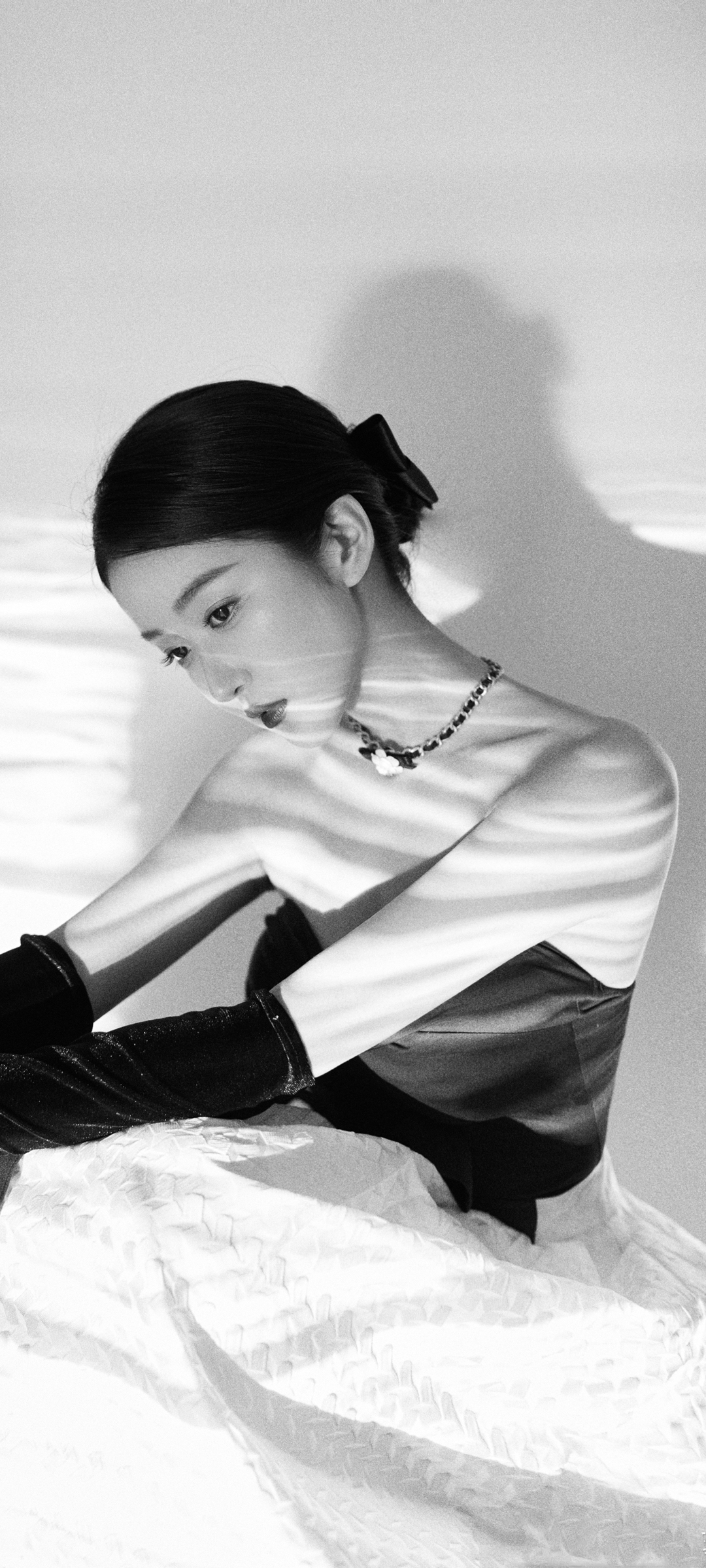 黑白养眼美女全屏高清手机壁纸