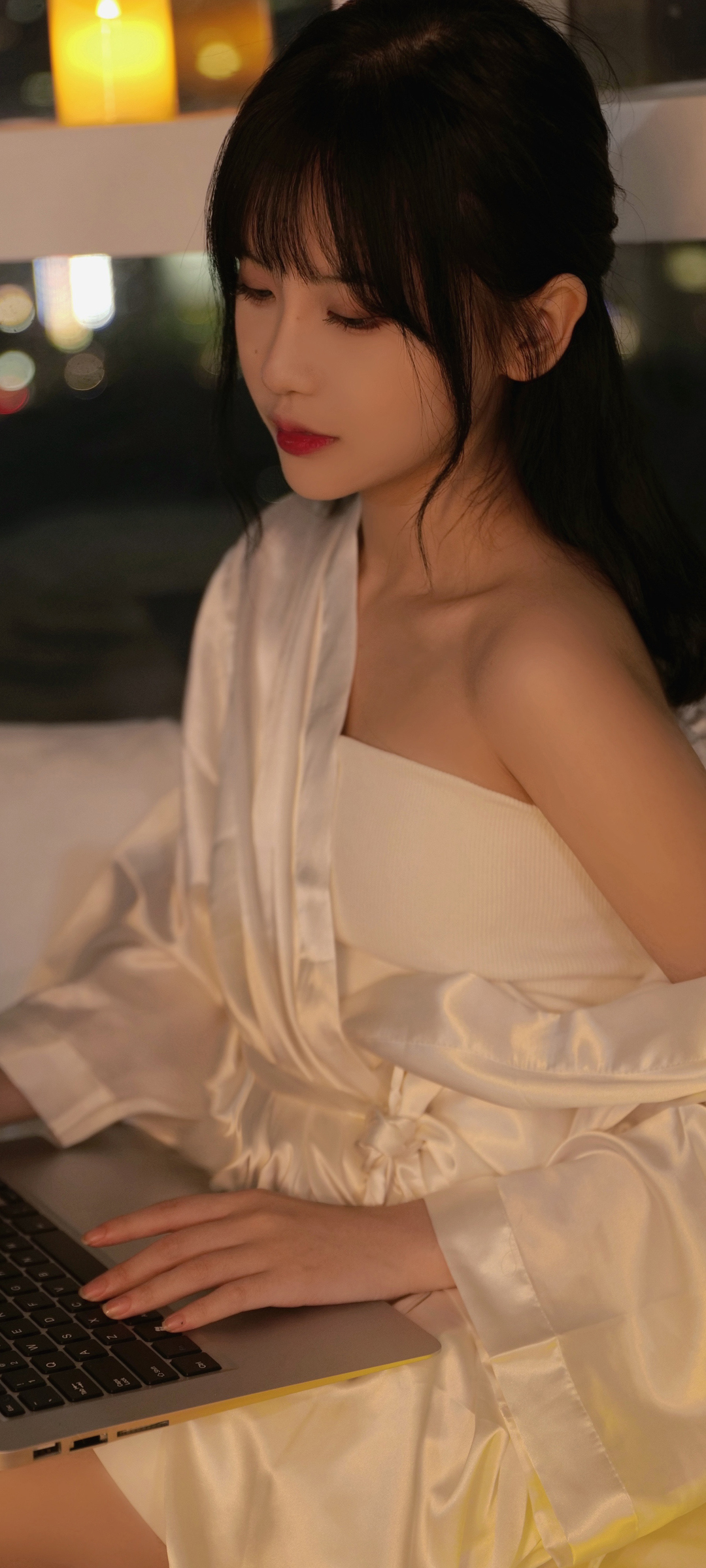 杨清柠 白色睡衣美女 笔记本电脑 精选美女高清手机壁纸