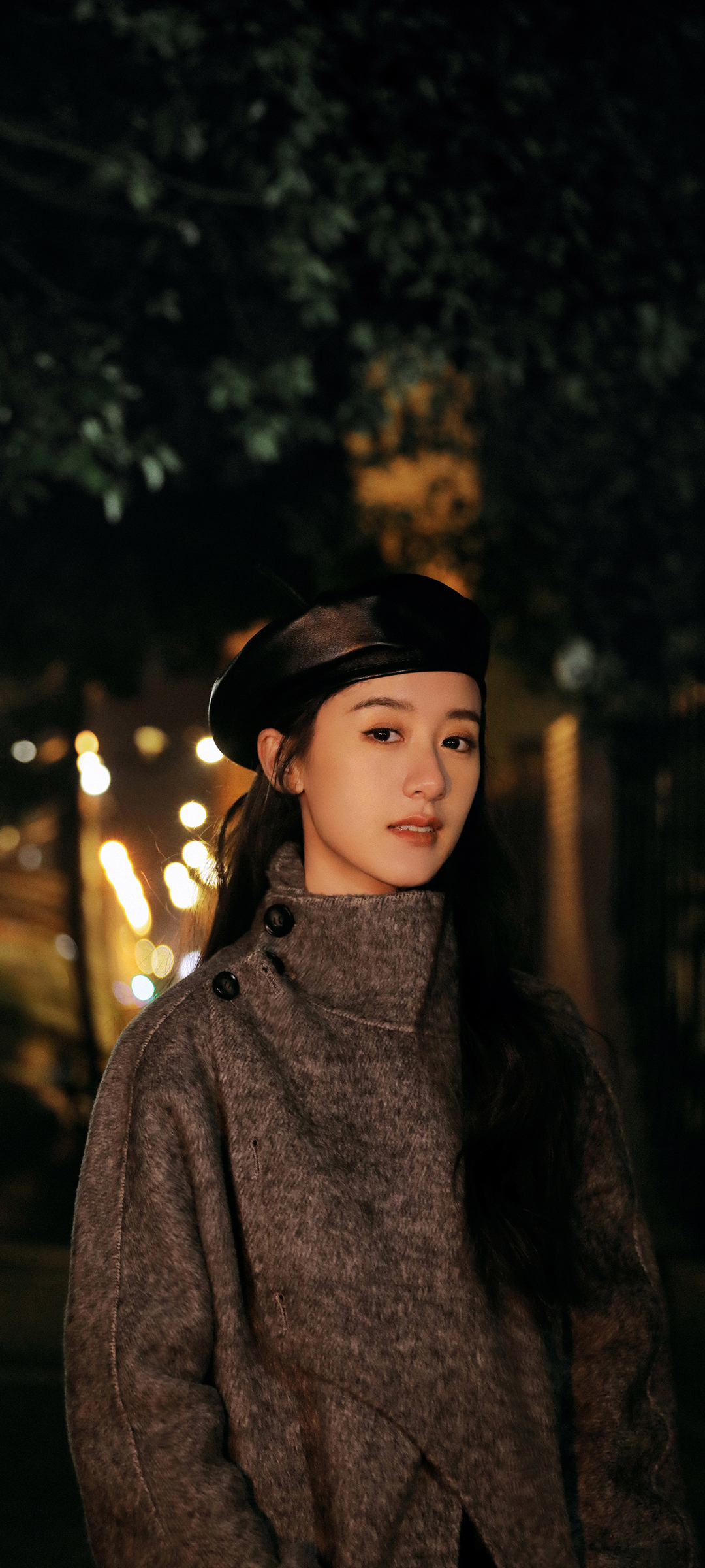晚上 戴帽子的美女袁冰妍高清手机壁纸