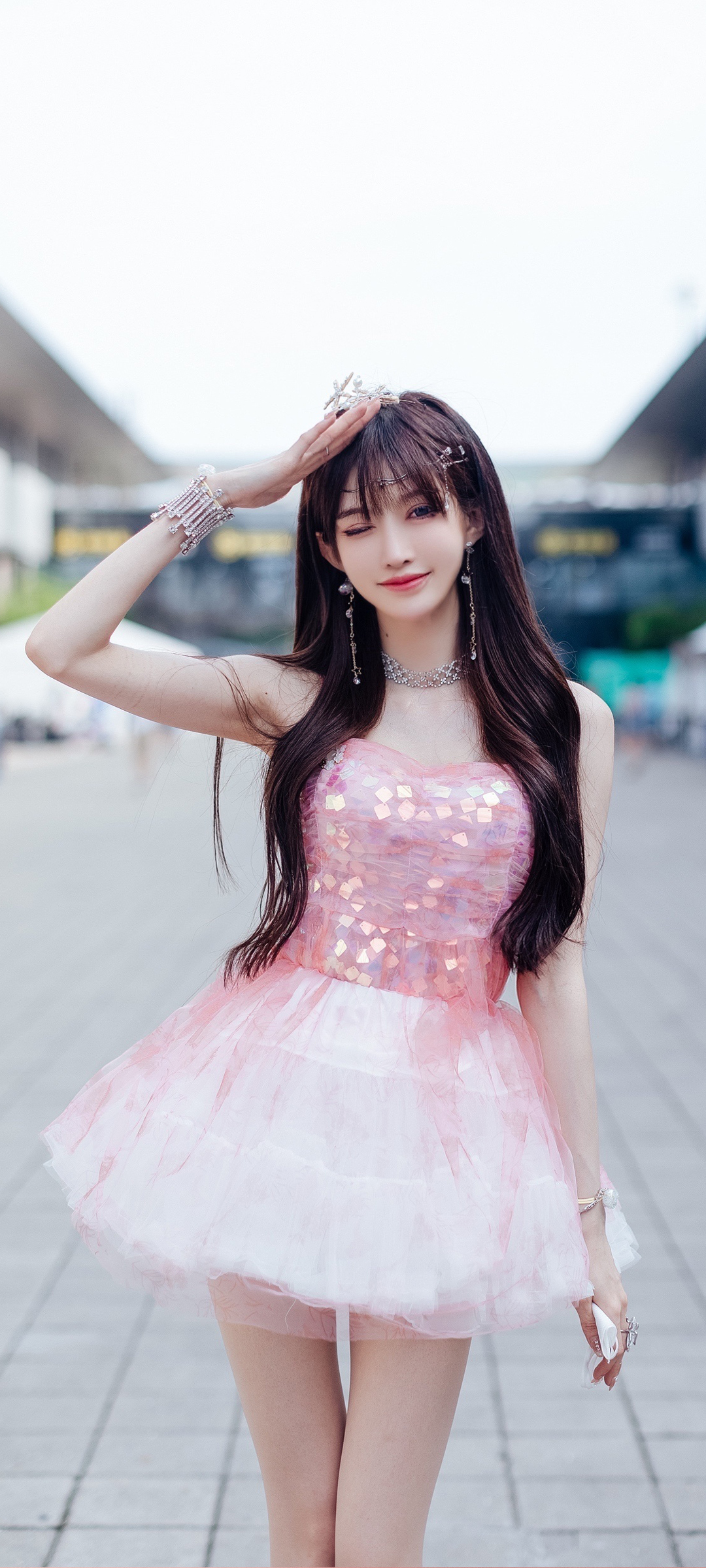 粉色裙子美女王羽杉全屏高清手机壁纸