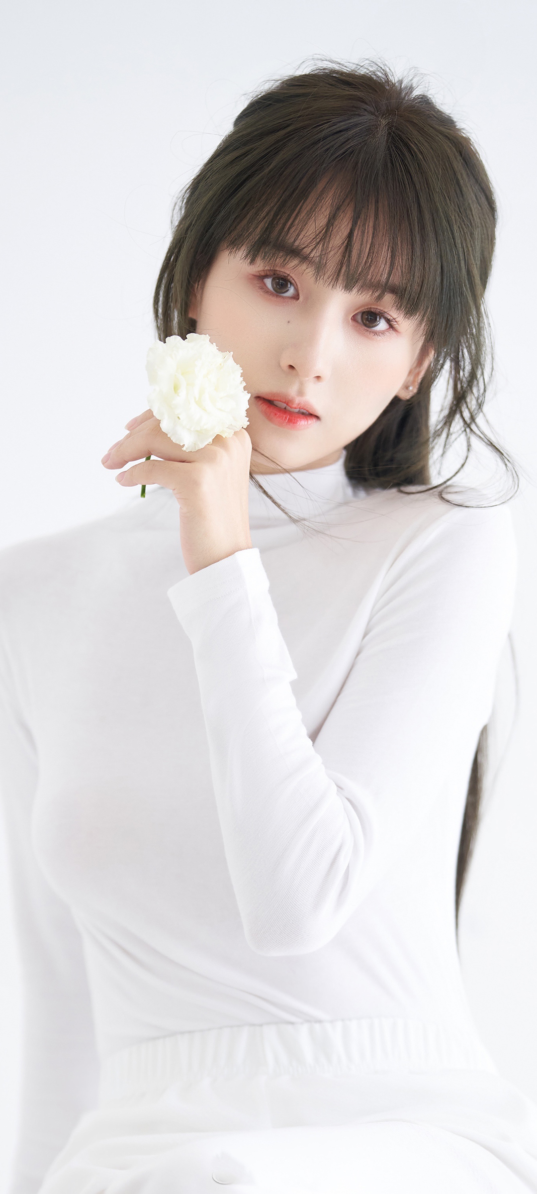 美女 白色衣服 花朵 全屏美女高清手机壁纸