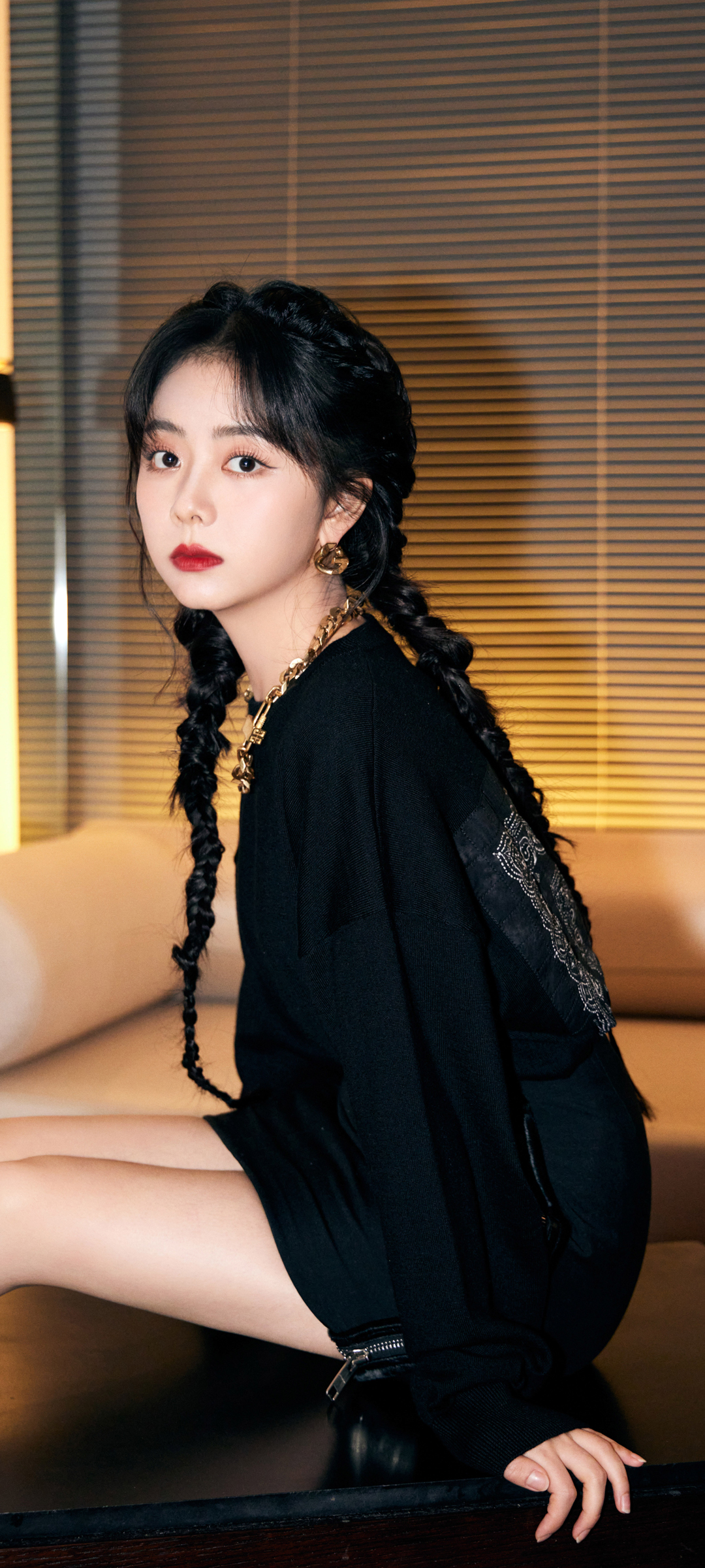 谭松韵 黑色连衣裙 高清手机壁纸