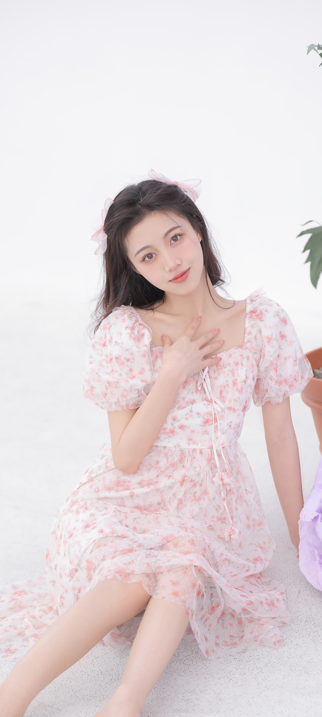 居家 公主 粉色裙子 养眼美女高清手机壁纸