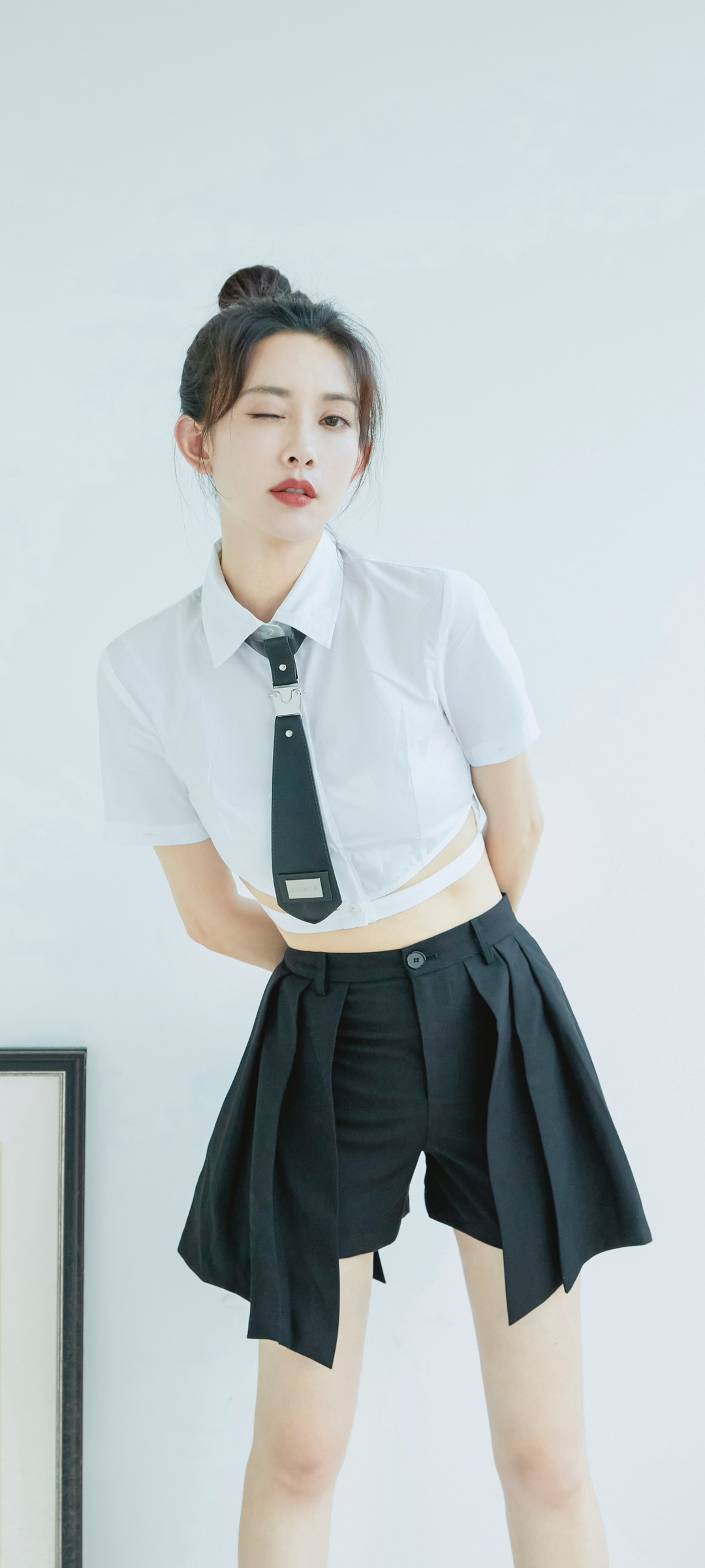 可爱白色衬衫美女孟子义高清手机壁纸