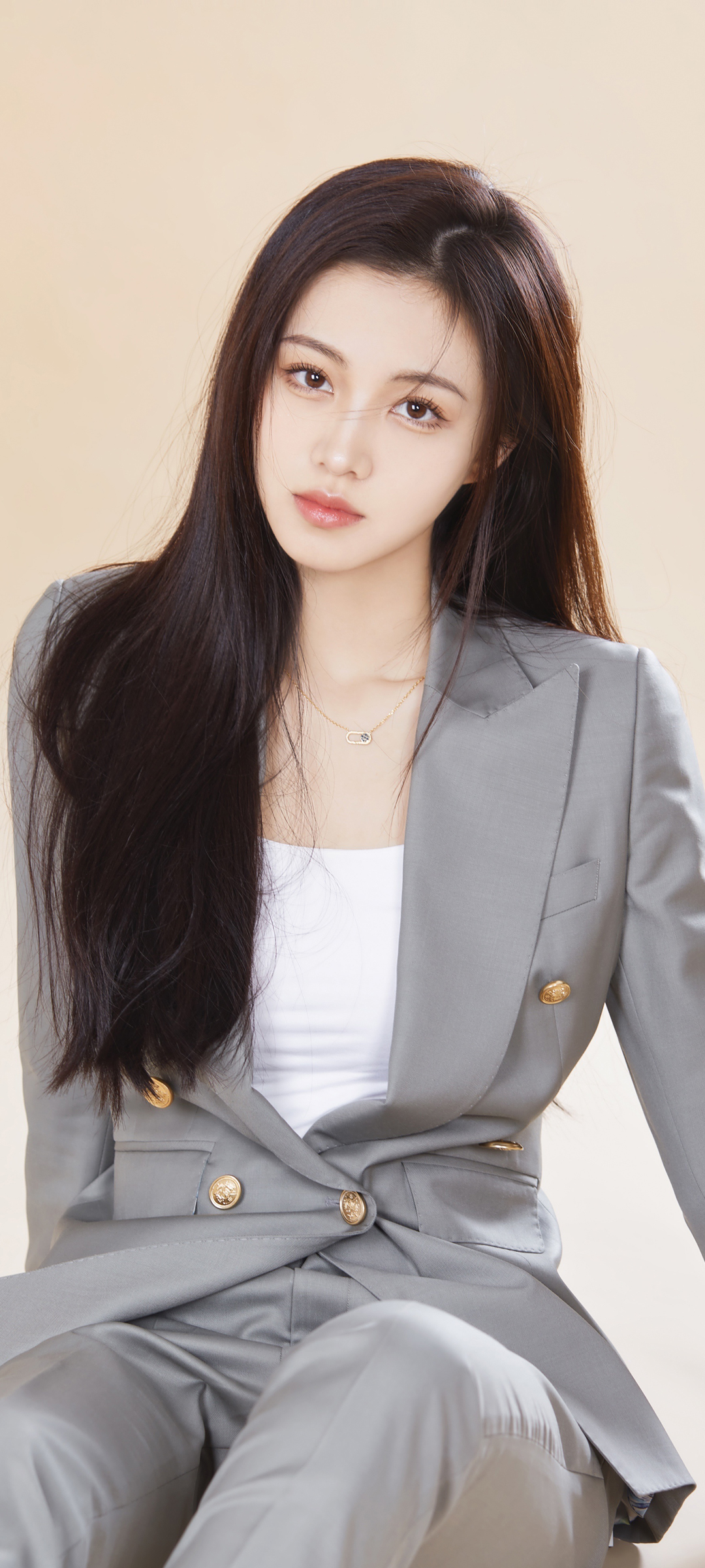 高颜值气质西装美女高清手机壁纸