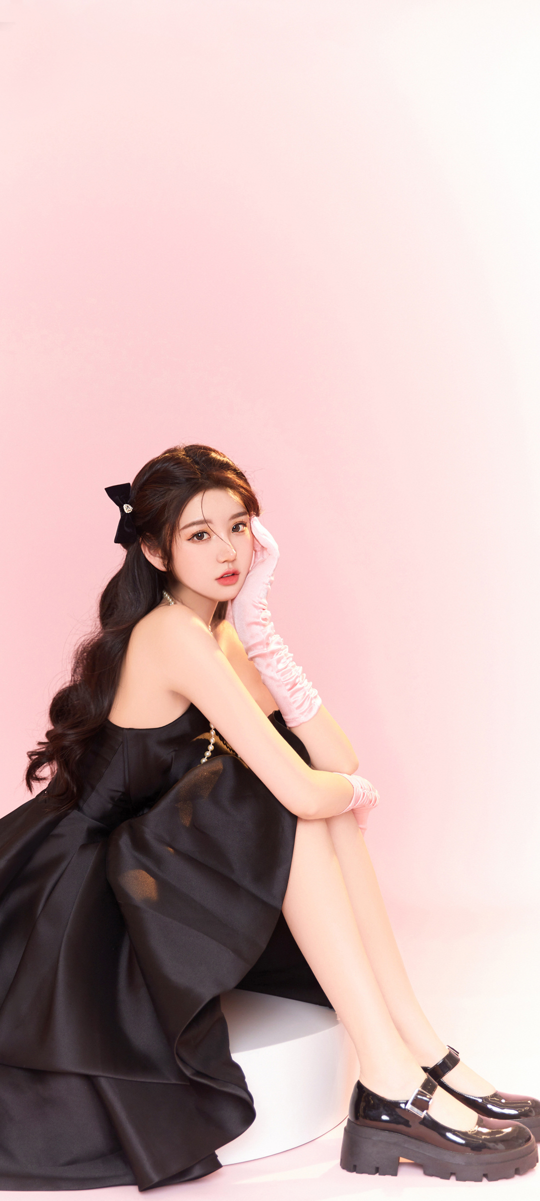 黑色裙子美女高清手机壁纸