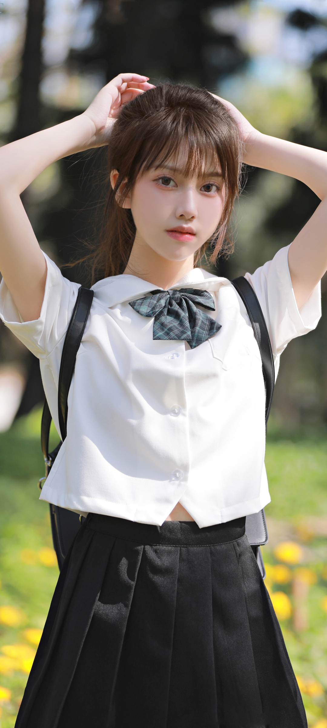 清纯美女 白色衬衫 黑色百褶裙 美女高清手机壁纸
