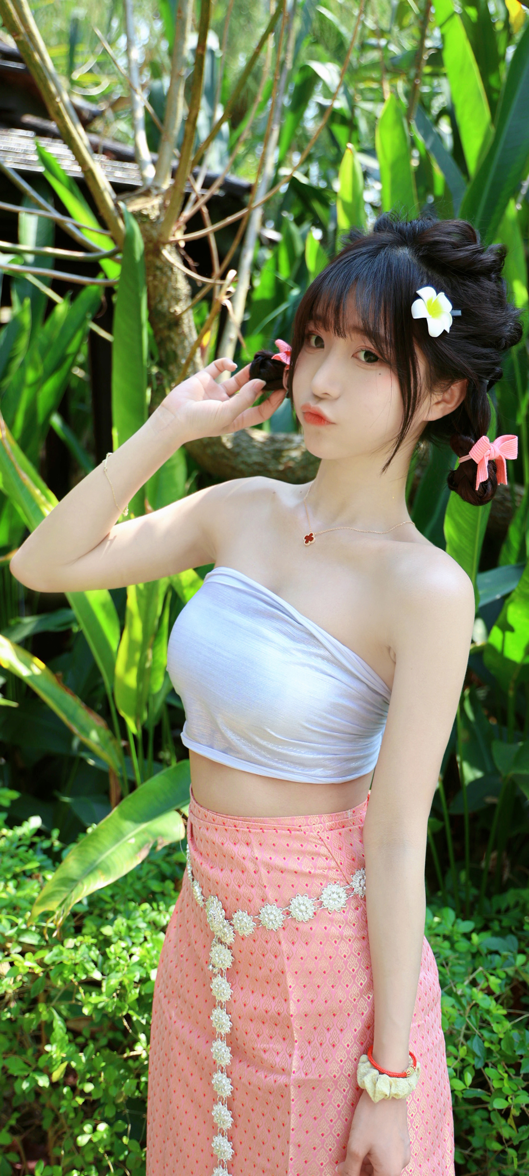 嘟嘴可爱美女高清手机壁纸