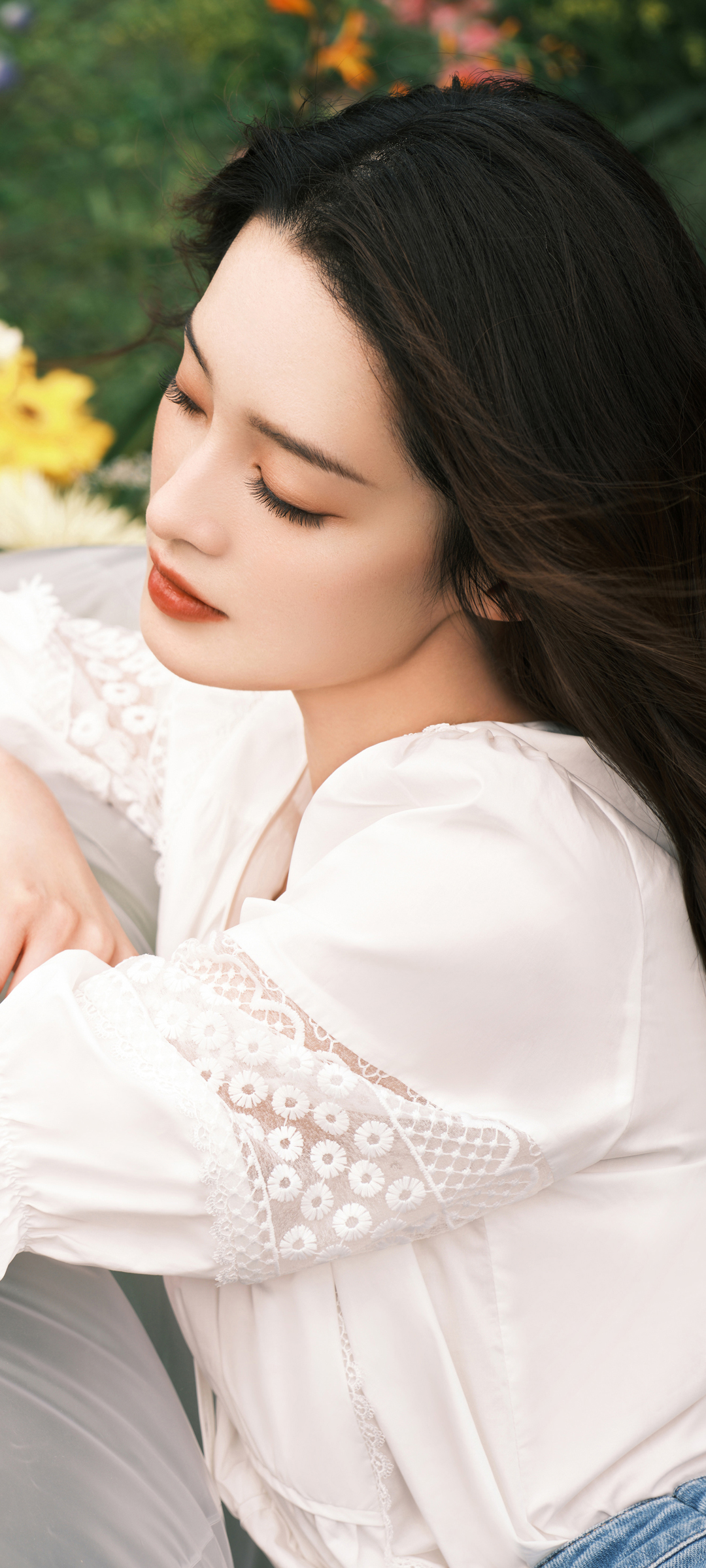 侧脸闭眼美女李沁全屏高清手机壁纸