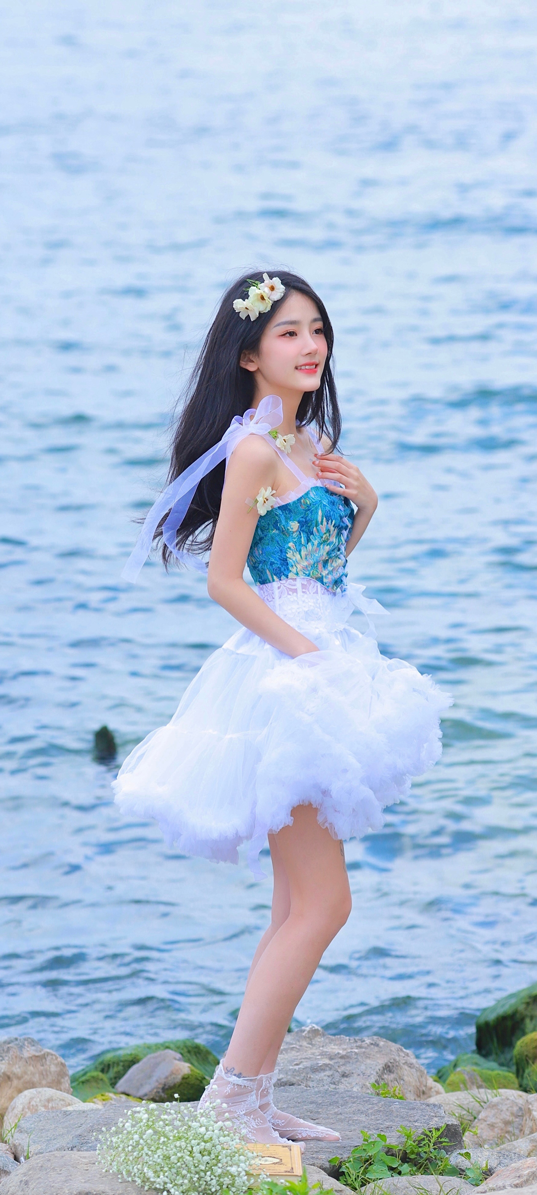 海边 漂亮美女裙子高清手机壁纸