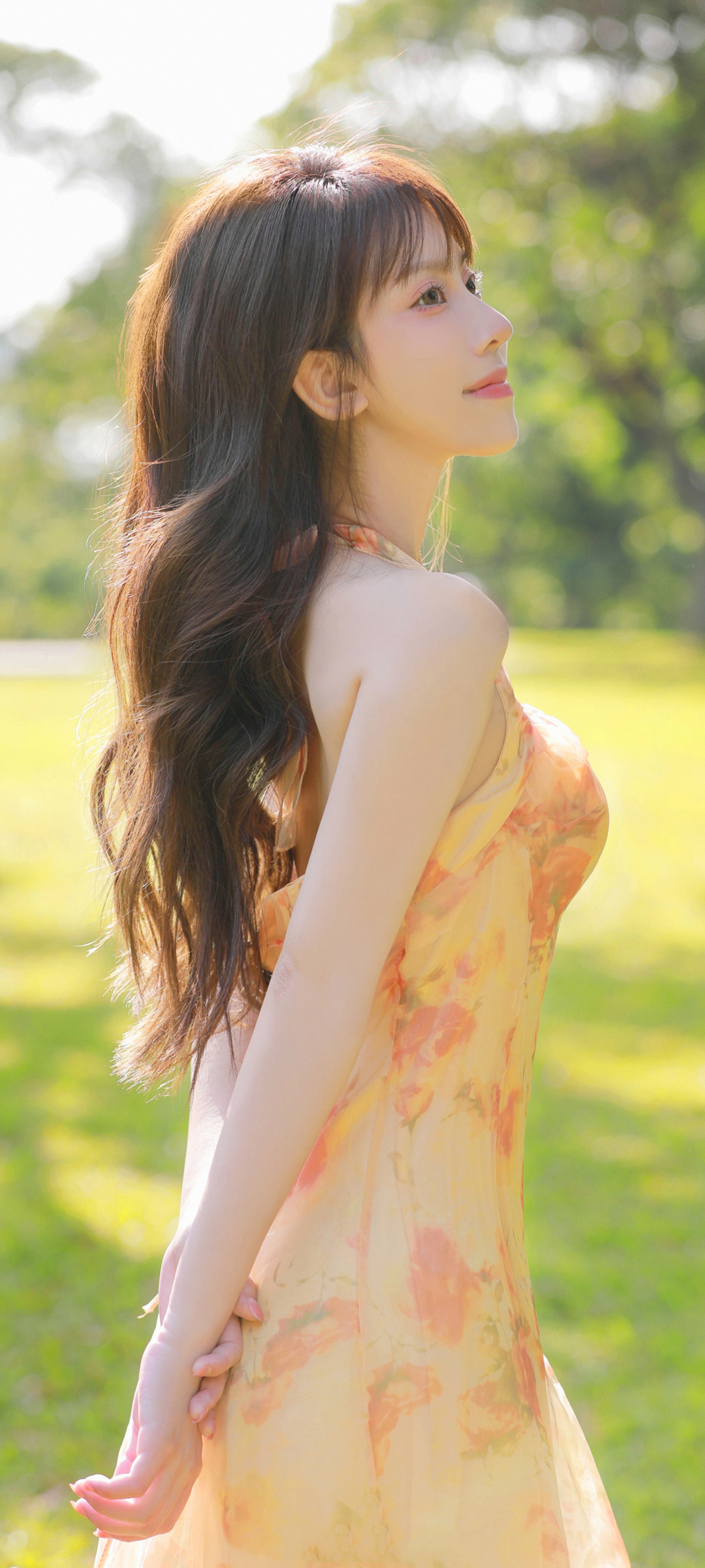 侧颜好看夏天美女高清手机壁纸