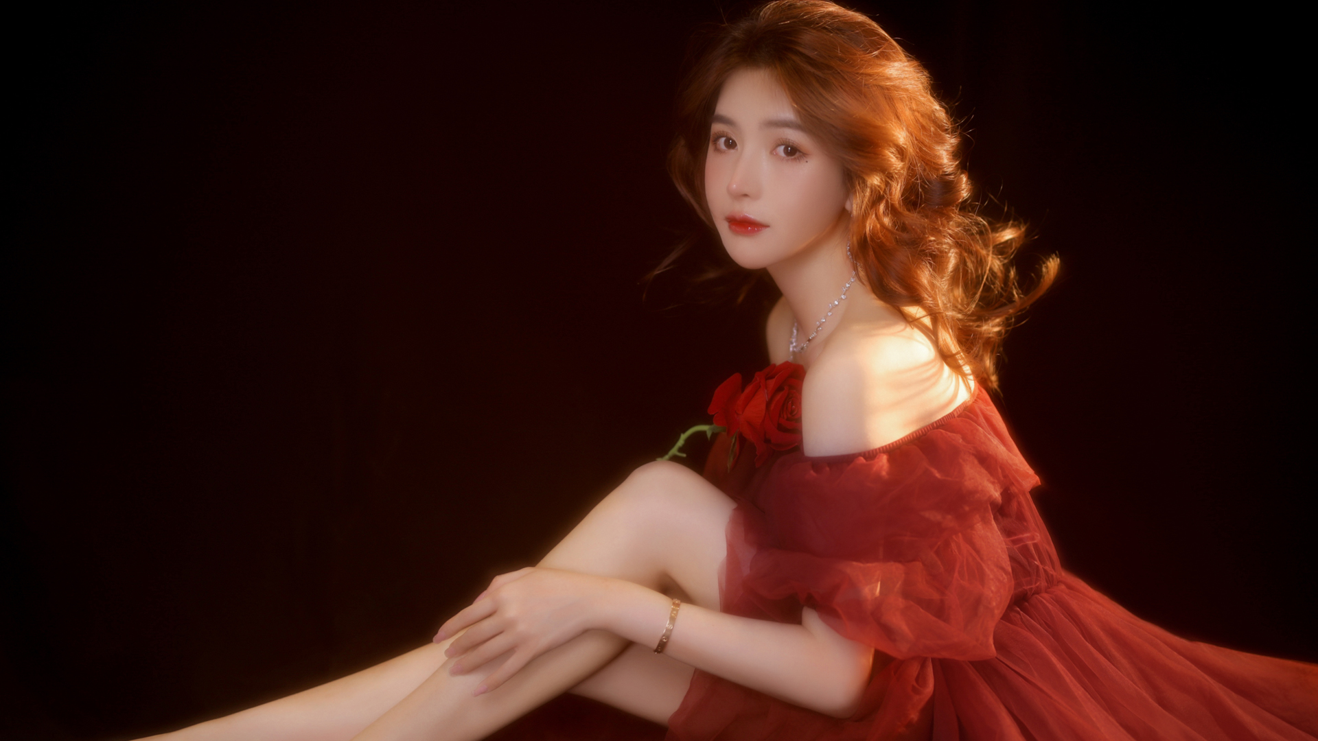 江亦祺 红色裙子礼服 玫瑰花 美女高清壁纸