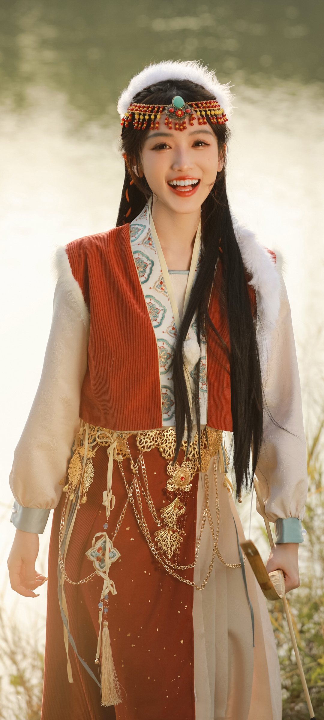 漂亮服饰红色裙子美女高清手机壁纸
