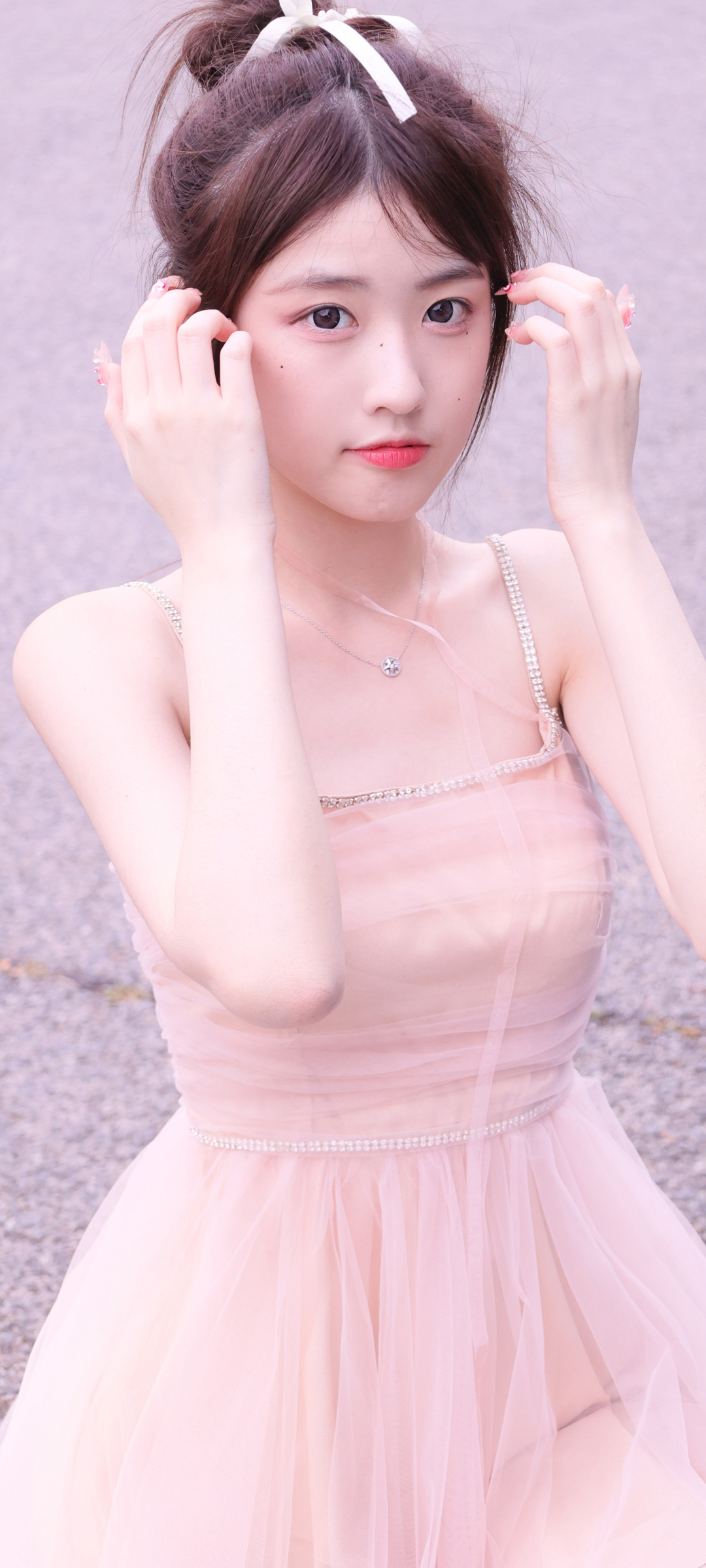 余颖欣 粉色裙子 高清美女高清手机壁纸