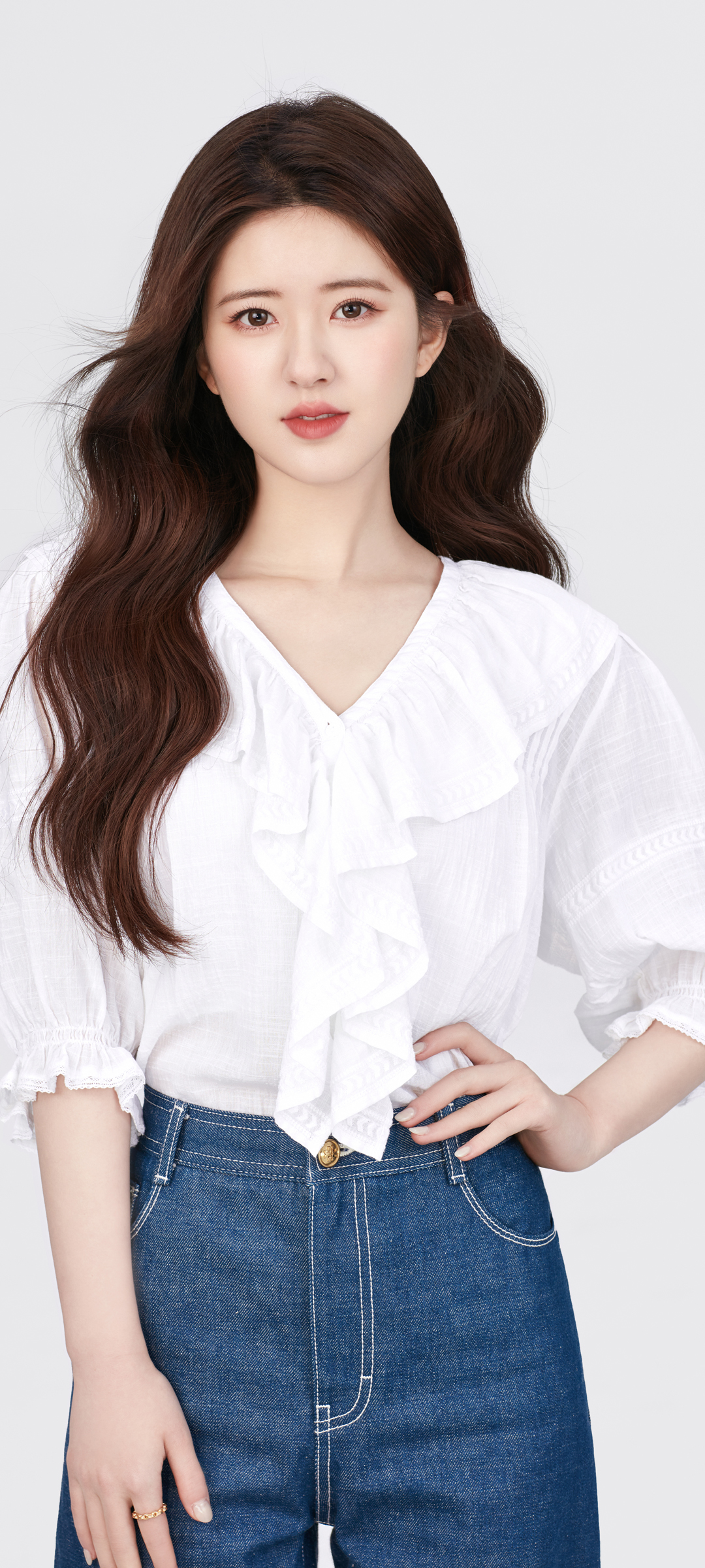 赵露思 白色衣服 牛仔裤 美女高清手机壁纸