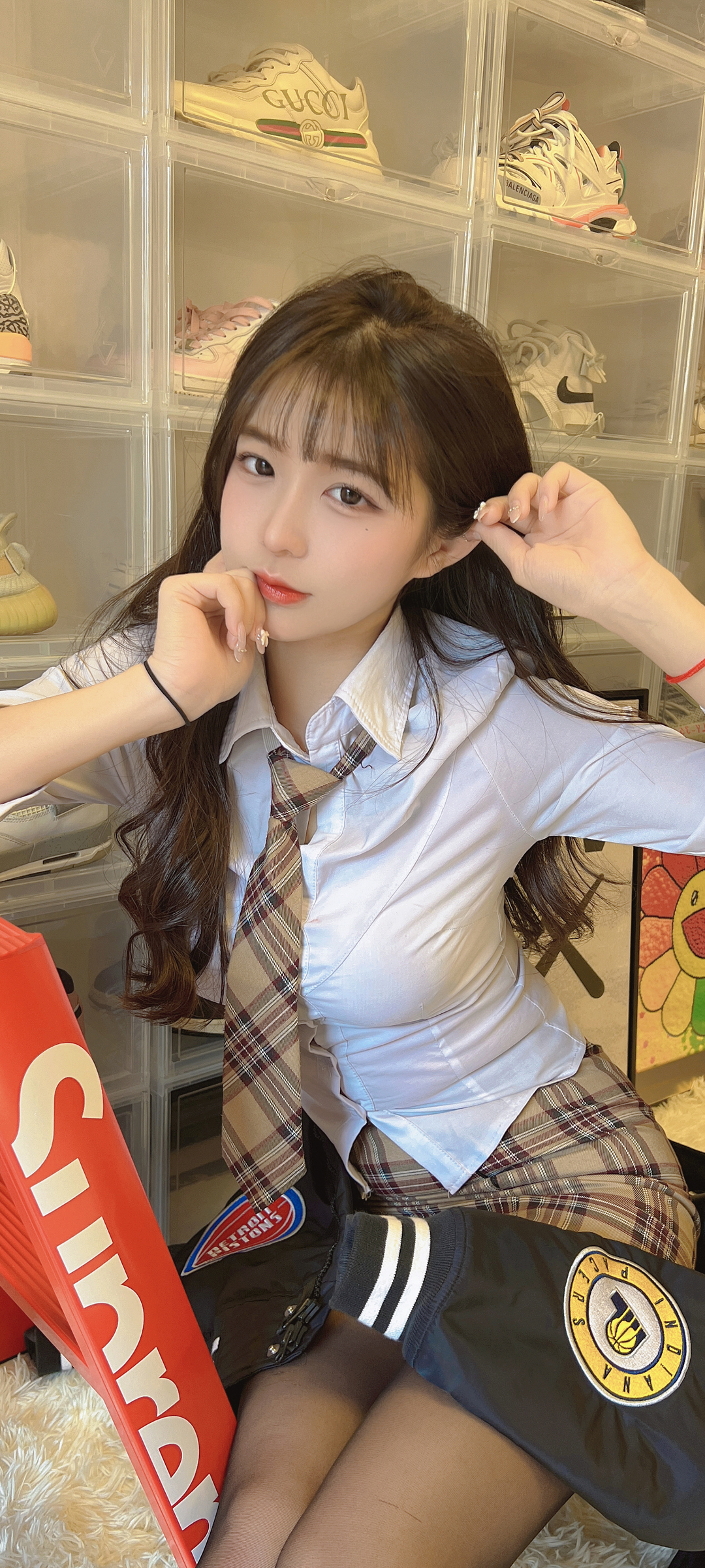 带领带的美女高清手机壁纸