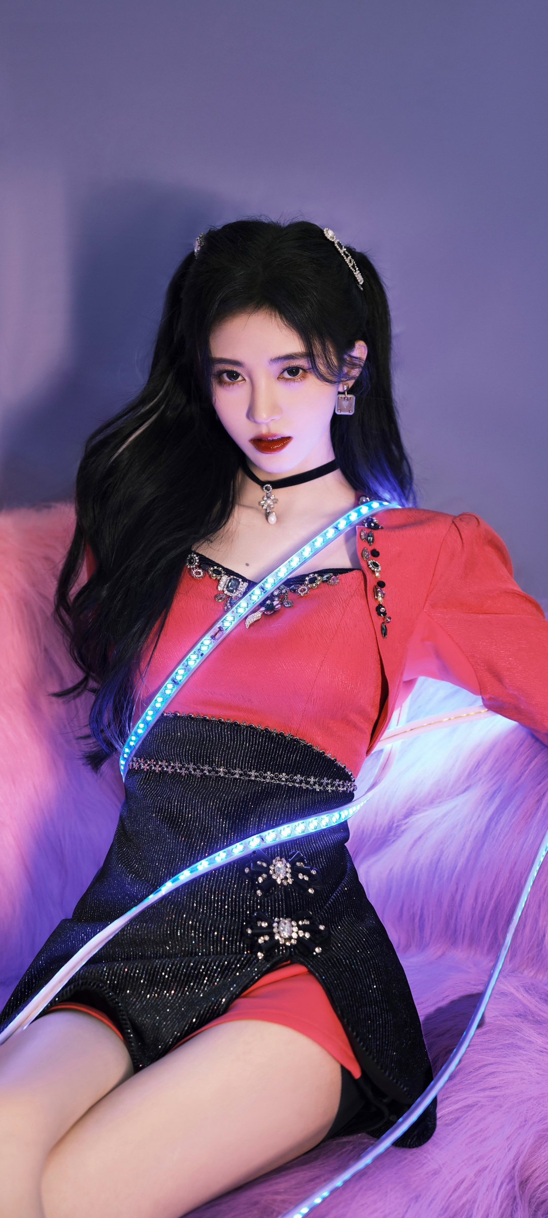 鞠婧祎 红色衣服黑色短裙 高清美女高清手机壁纸