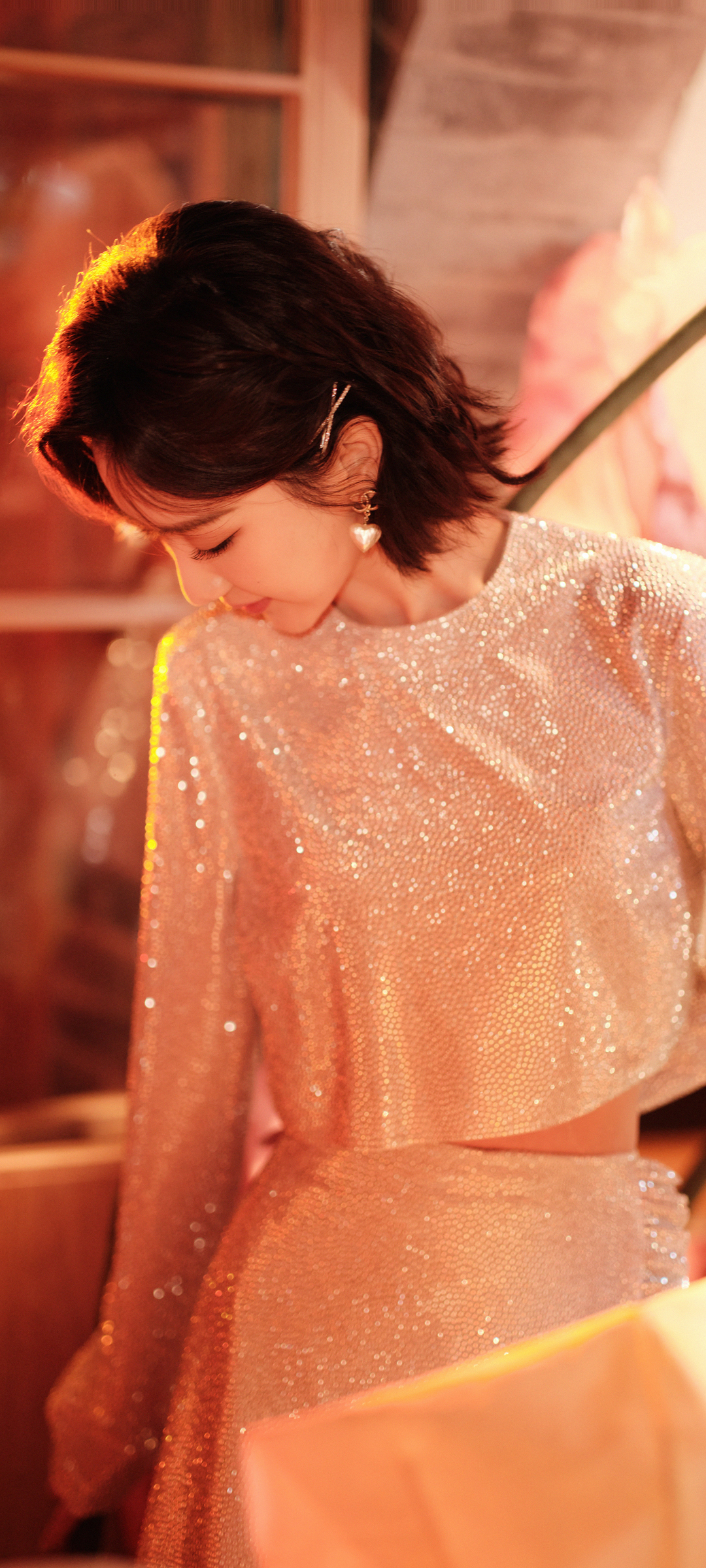 毛晓彤 侧颜美女高清手机壁纸