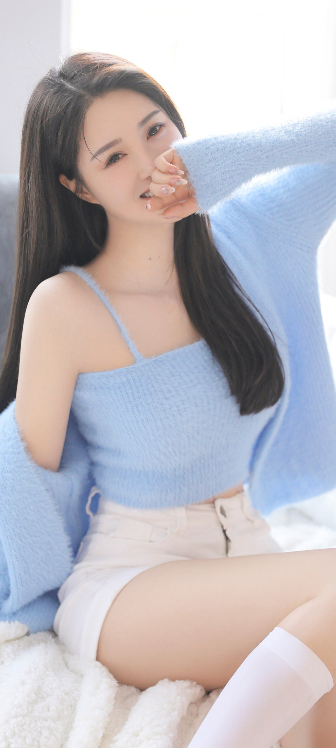长发微笑美女精选高清手机壁纸