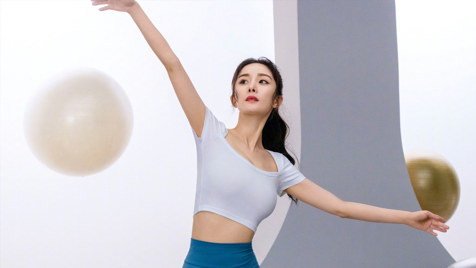 健身瑜伽美女杨幂高清壁纸
