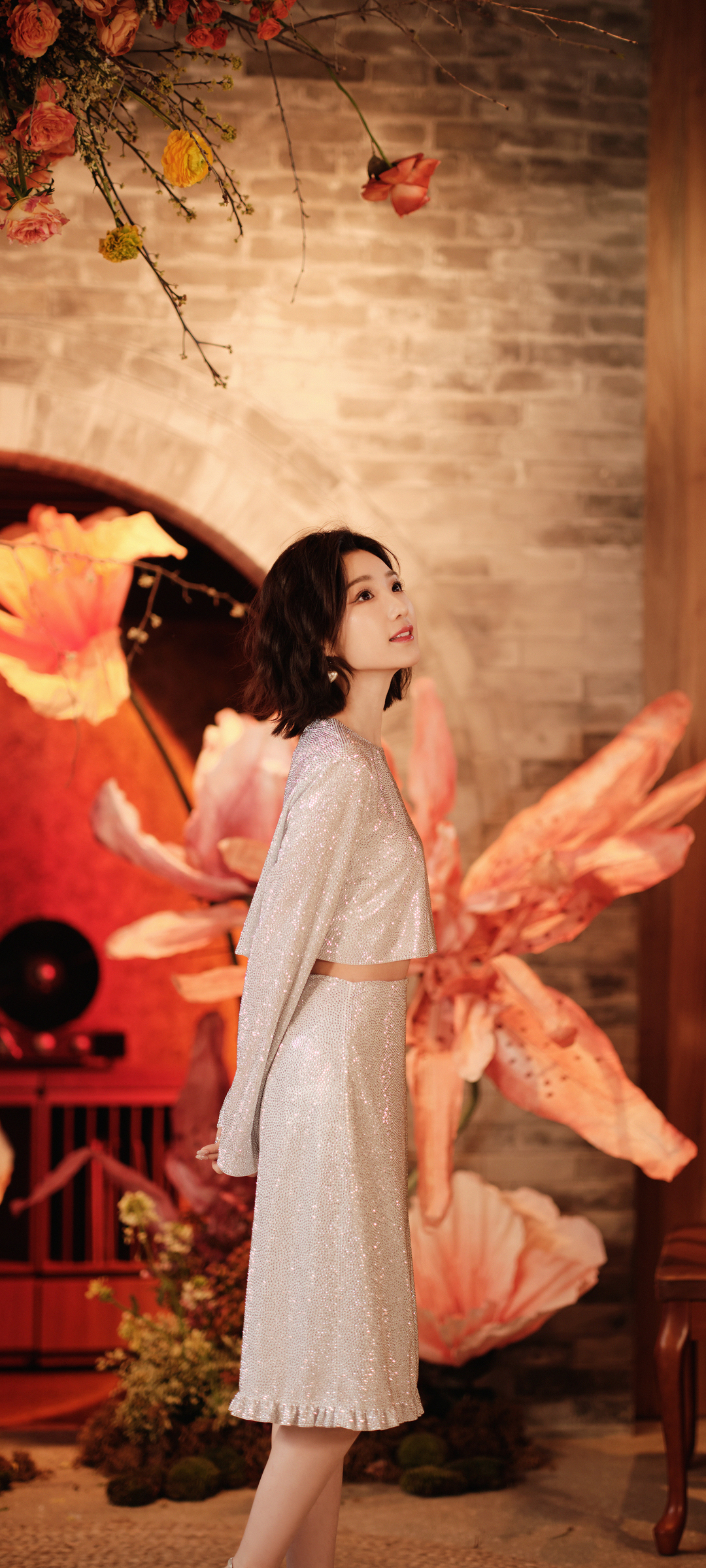 毛晓彤 礼服 白色发光裙子 美女高清手机壁纸