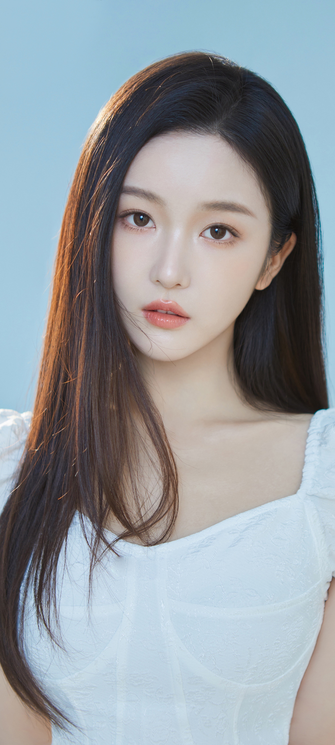 长发白色裙子养眼美女曹婉瑾高清手机壁纸