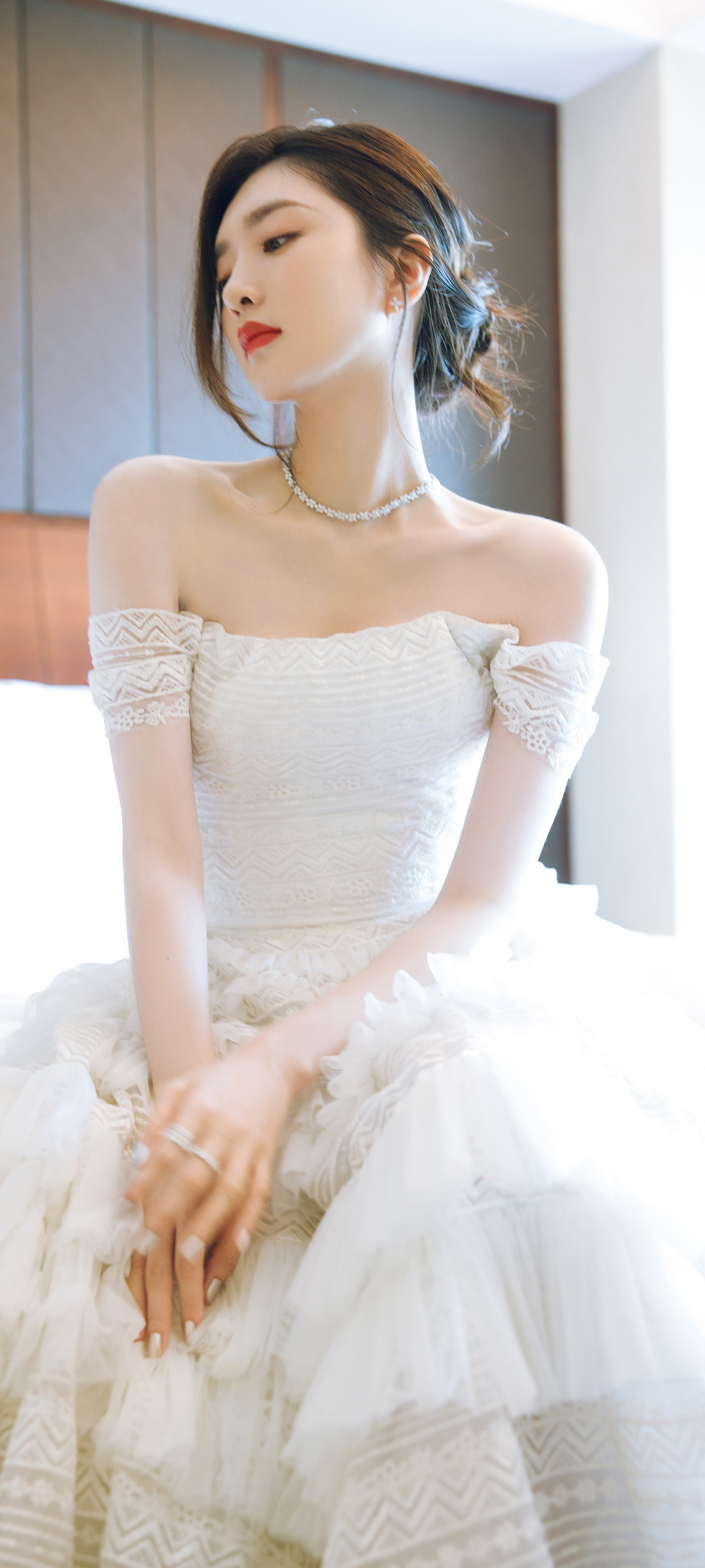 江疏影抹胸蛋糕裙高清全屏美女高清手机壁纸