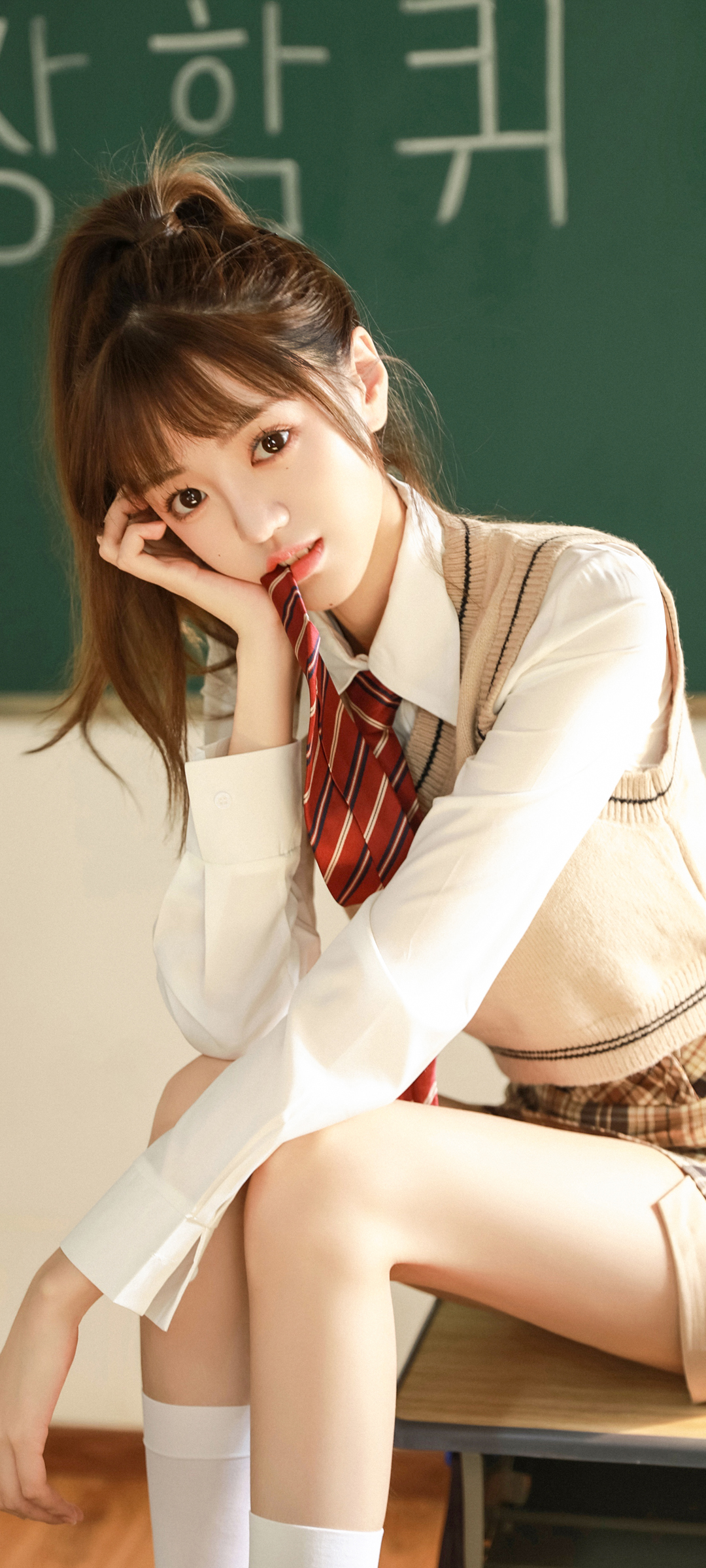 教室美女鹿醒高清手机壁纸