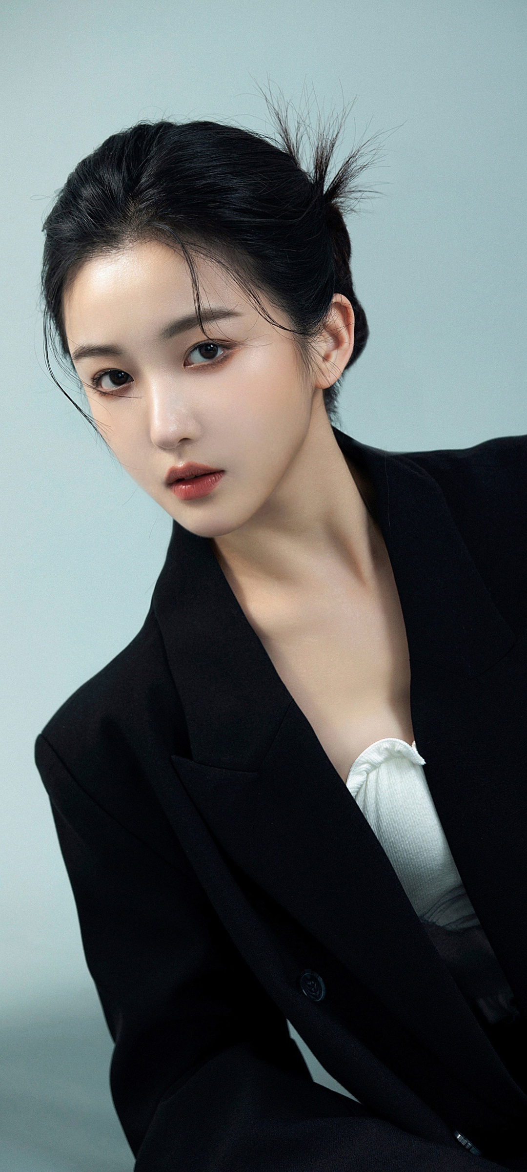 黑色礼服帅气美女曹婉瑾高清全屏高清手机壁纸