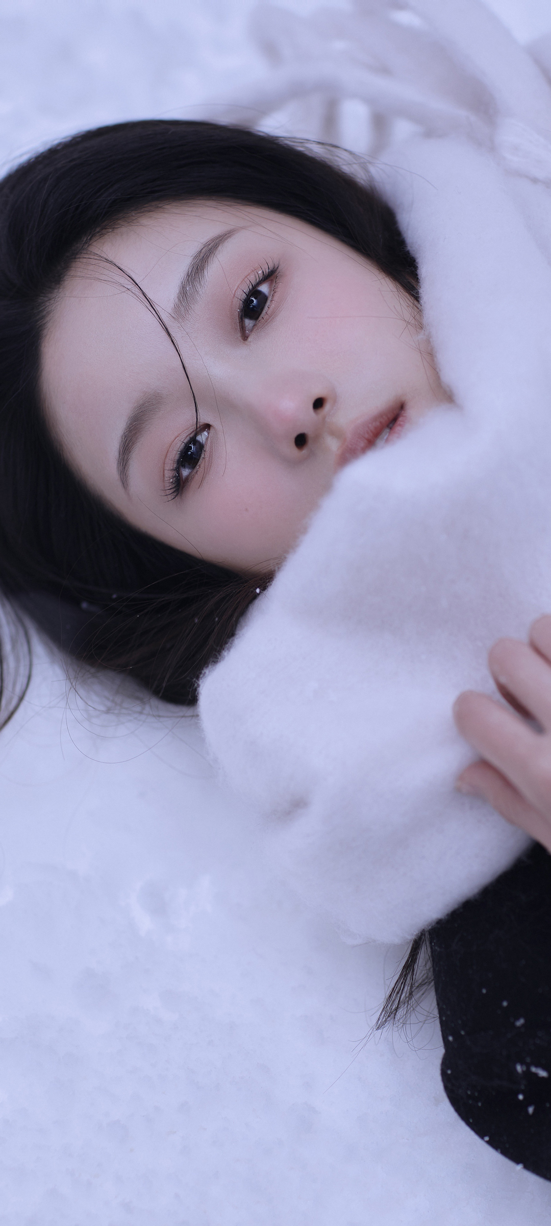 雪地好看美女曹婉瑾高清手机壁纸