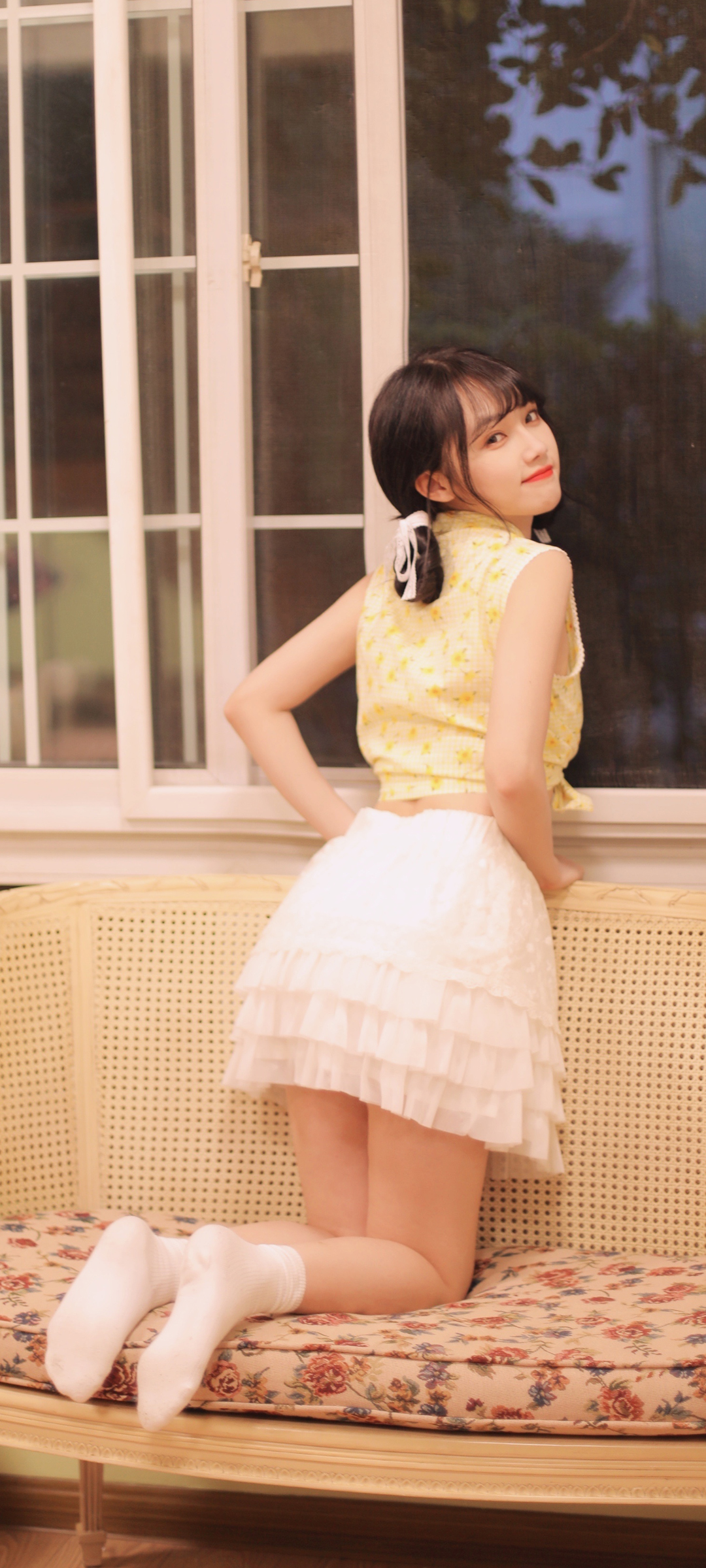 宋昕冉 背影 白色裙子 回头 美女精选高清手机壁纸