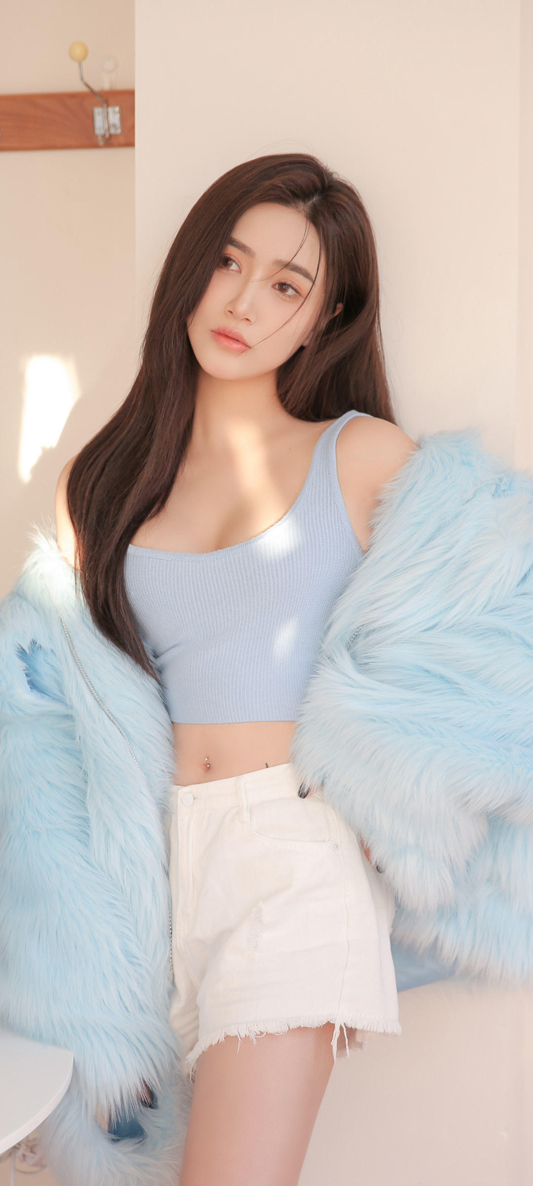 美女小姐姐 居家 白色短裙 好看身材 全屏高清手机壁纸