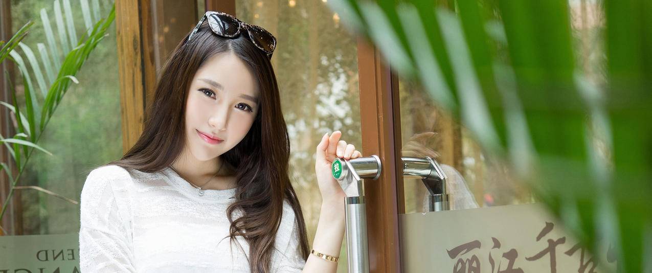 刘奕宁丽江旅拍带鱼屏高清壁纸