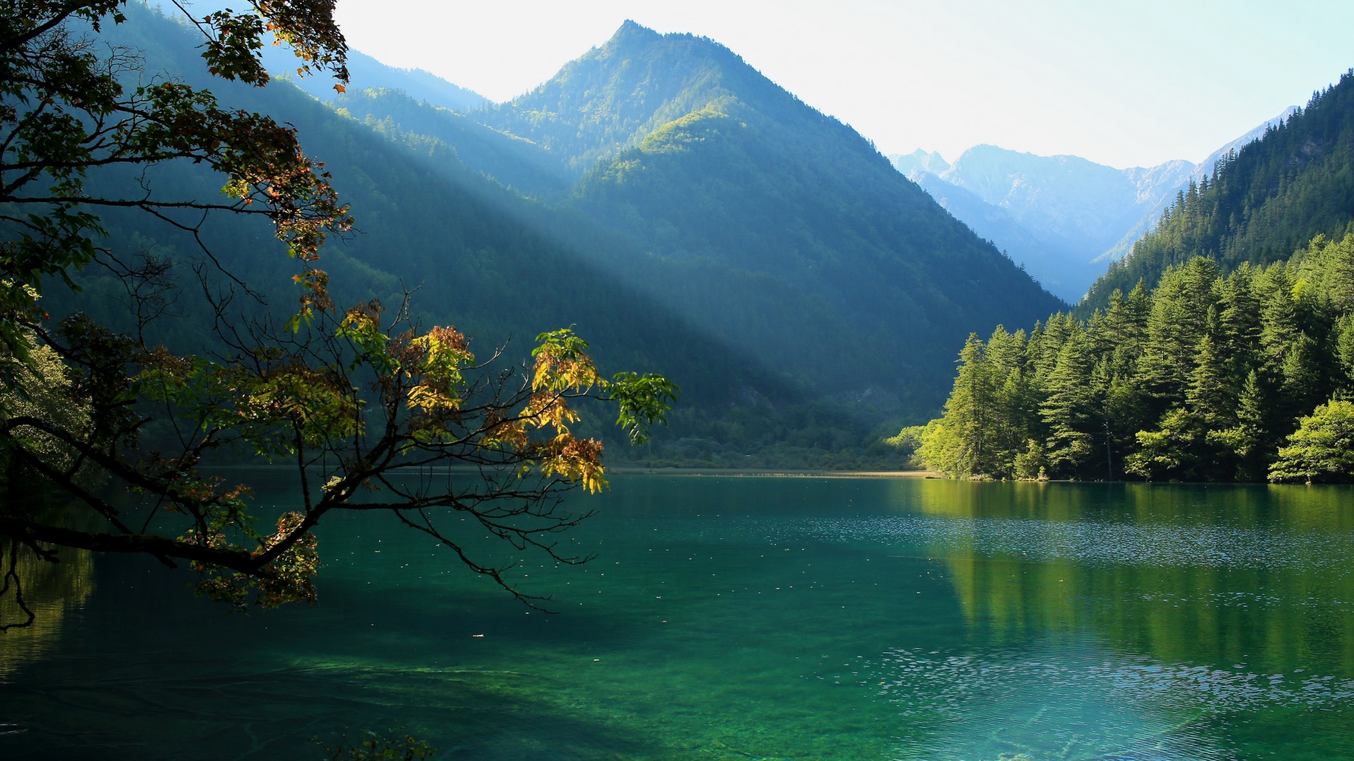 九寨沟国家公园，山，自然湖泊，风景区美景桌面高清壁纸