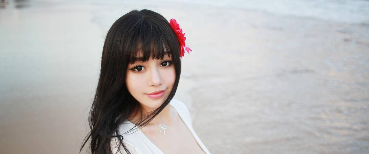 Barbie可儿海边写真美女带鱼屏高清壁纸