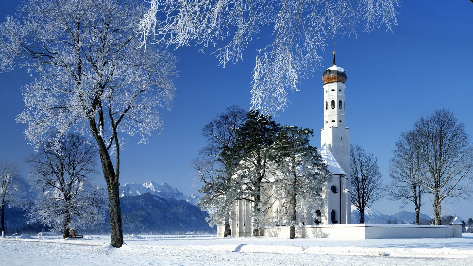 美丽的冬季教堂山雪风景桌面高清壁纸