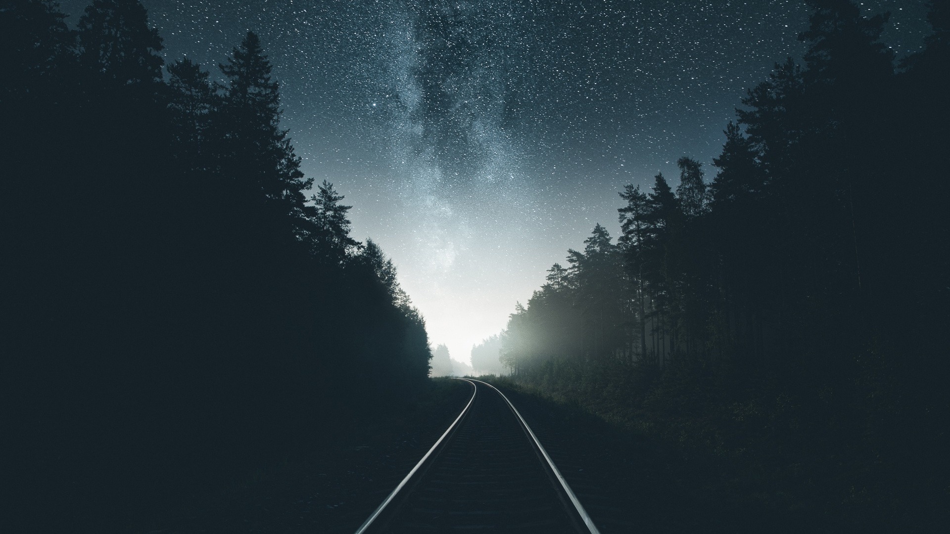 夜晚的天空铁路风景桌面高清壁纸