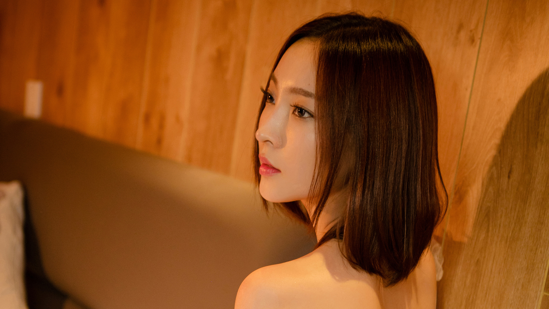 美背美女文文桌面高清壁纸
