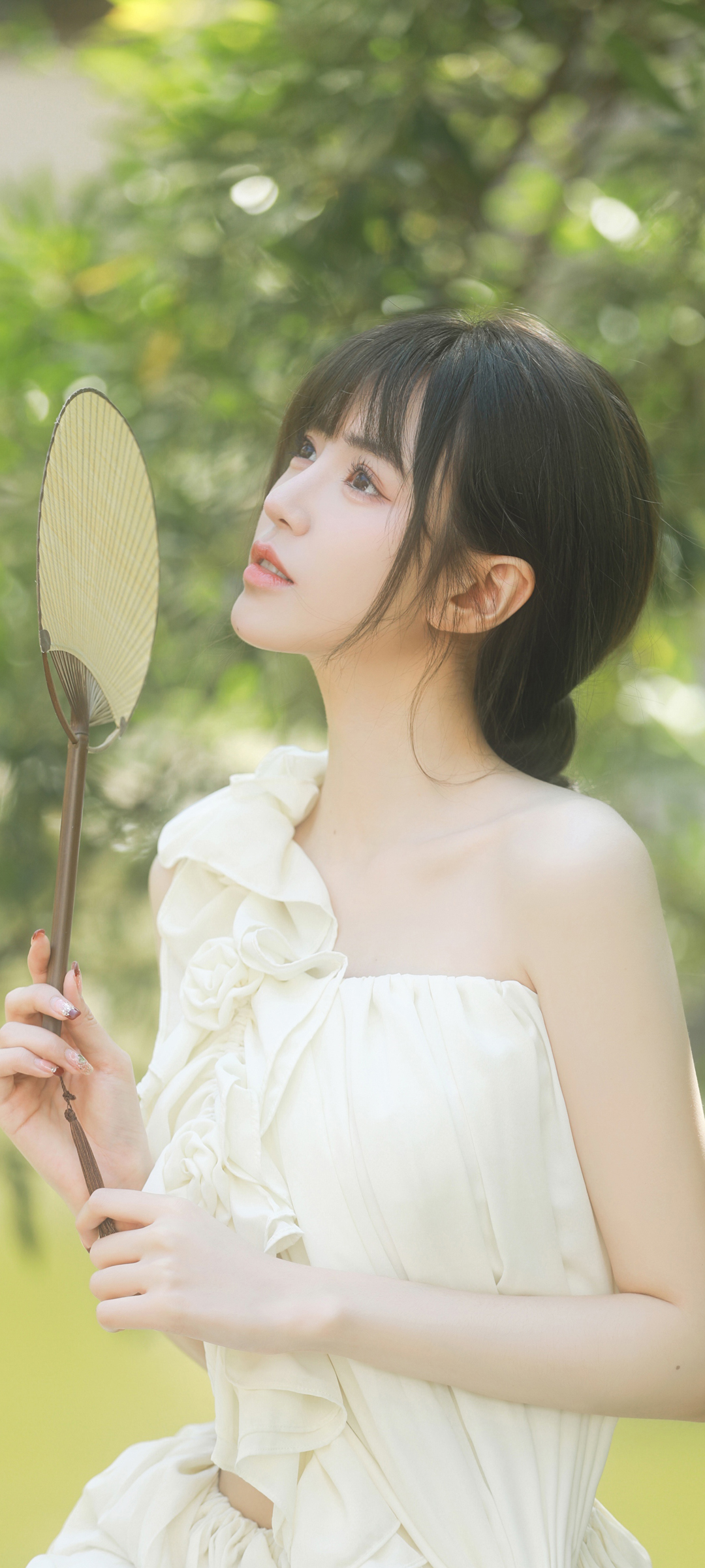 清纯美女 小扇子 护眼美女高清手机壁纸